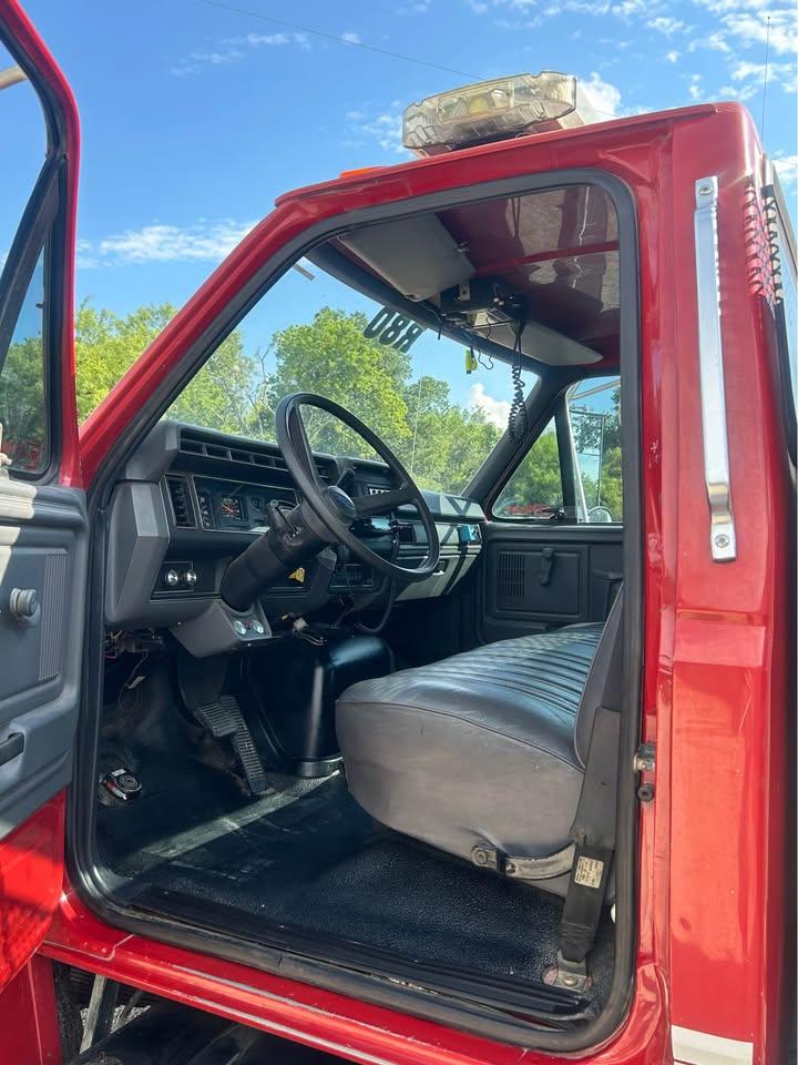 1994 Ford F700 Pumper - image 5