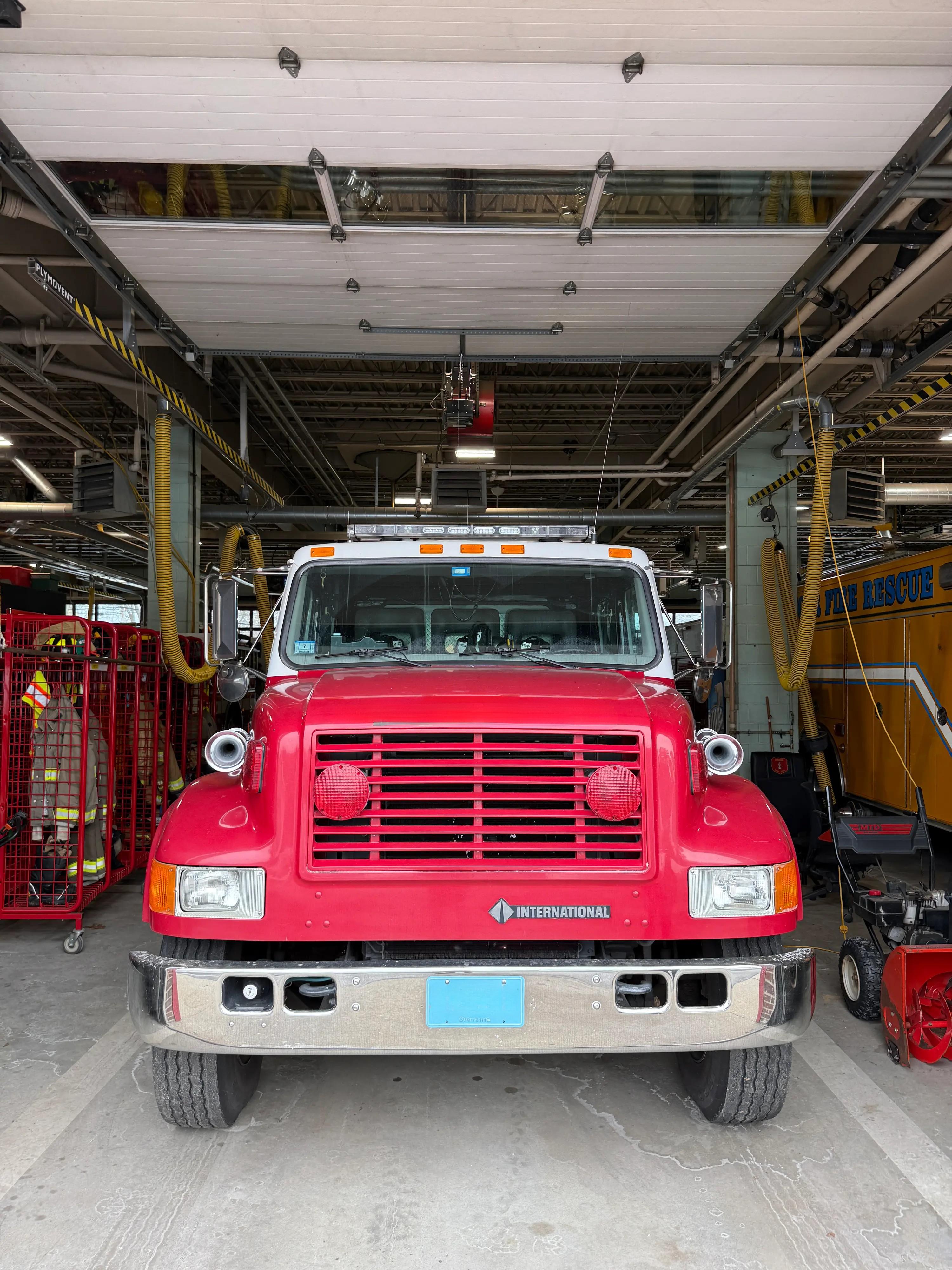 1995 E-One International Pumper - image 2