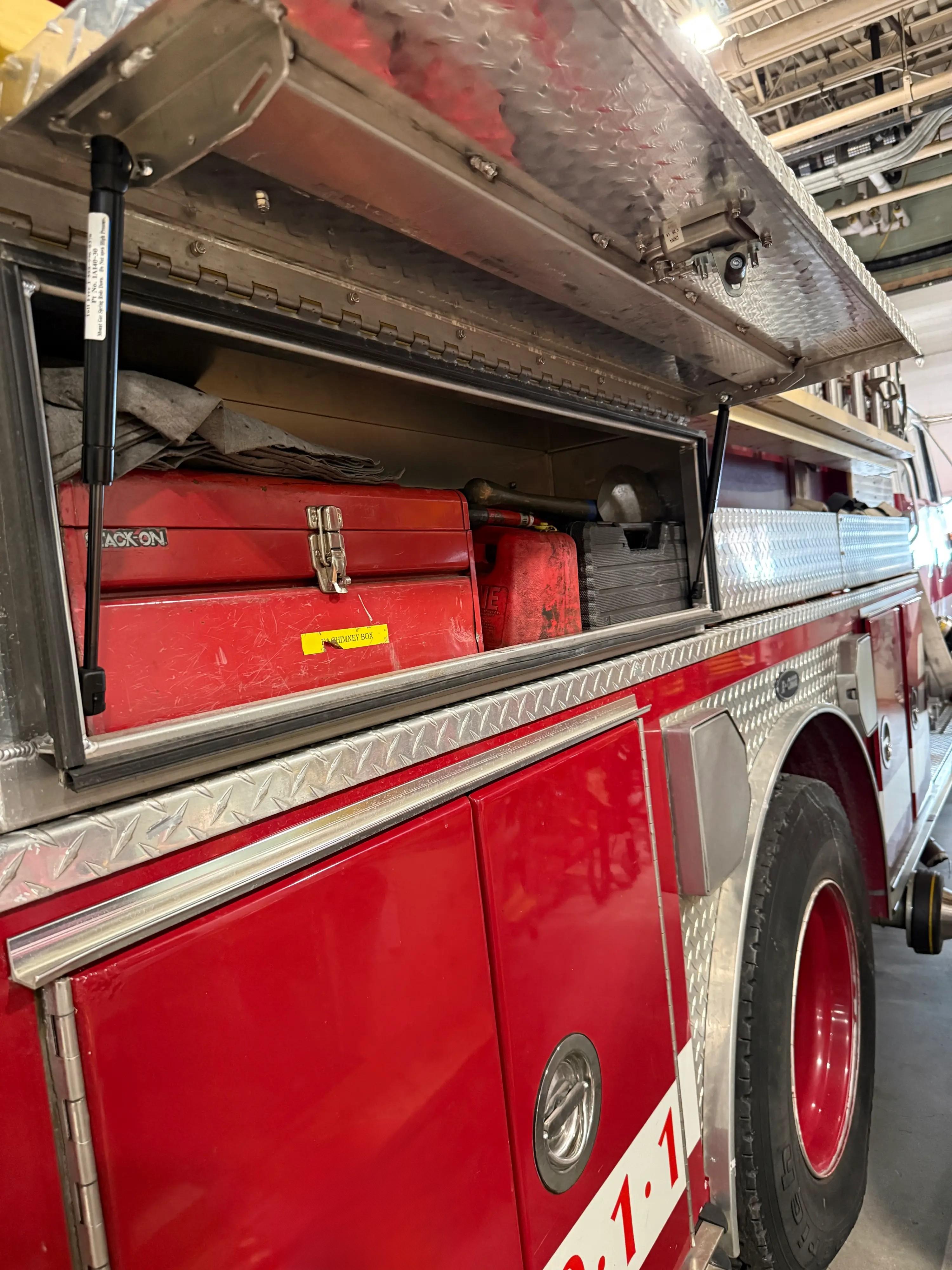1995 E-One International Pumper - image 11
