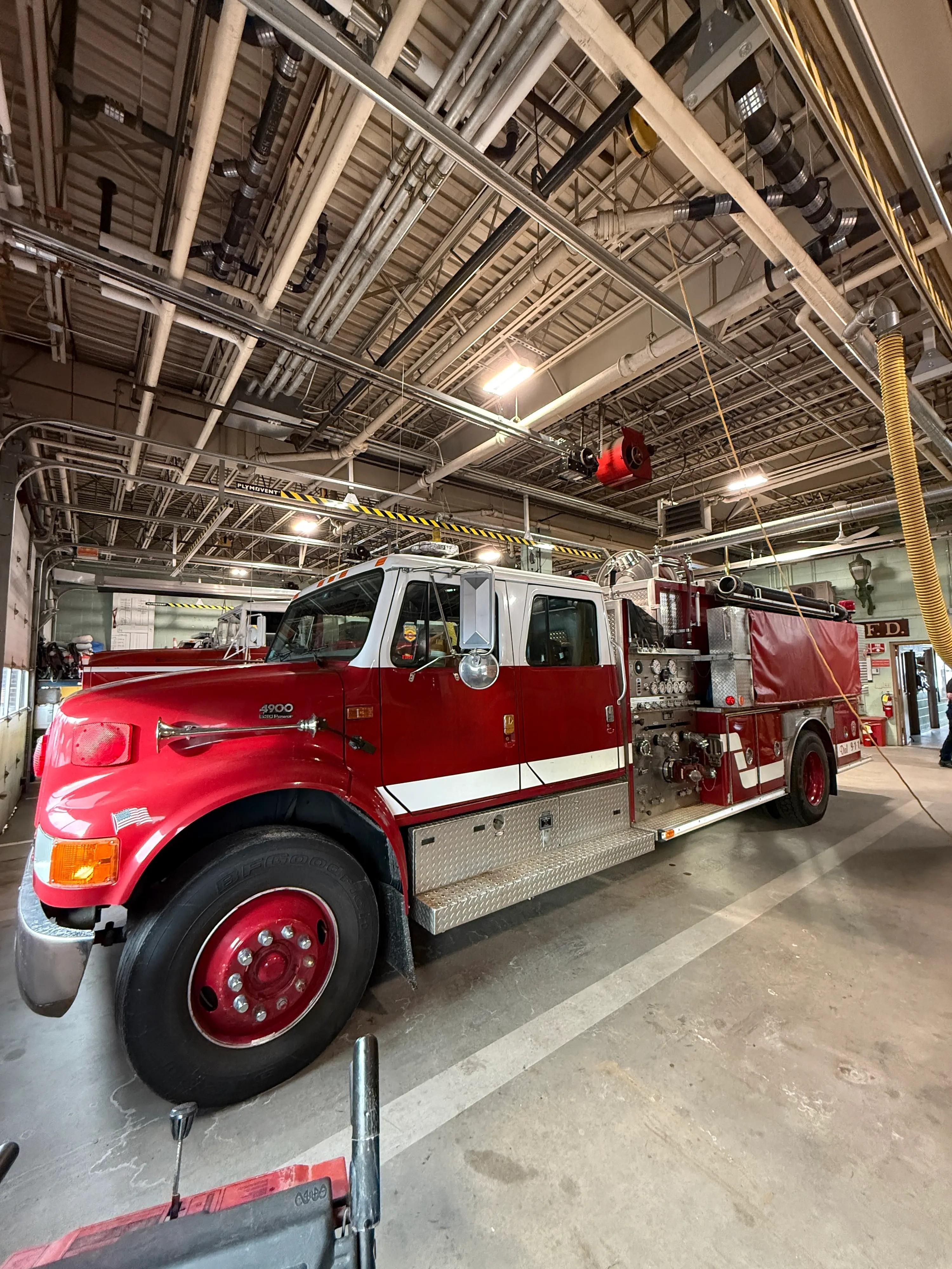 1995 E-One International Pumper - image 1