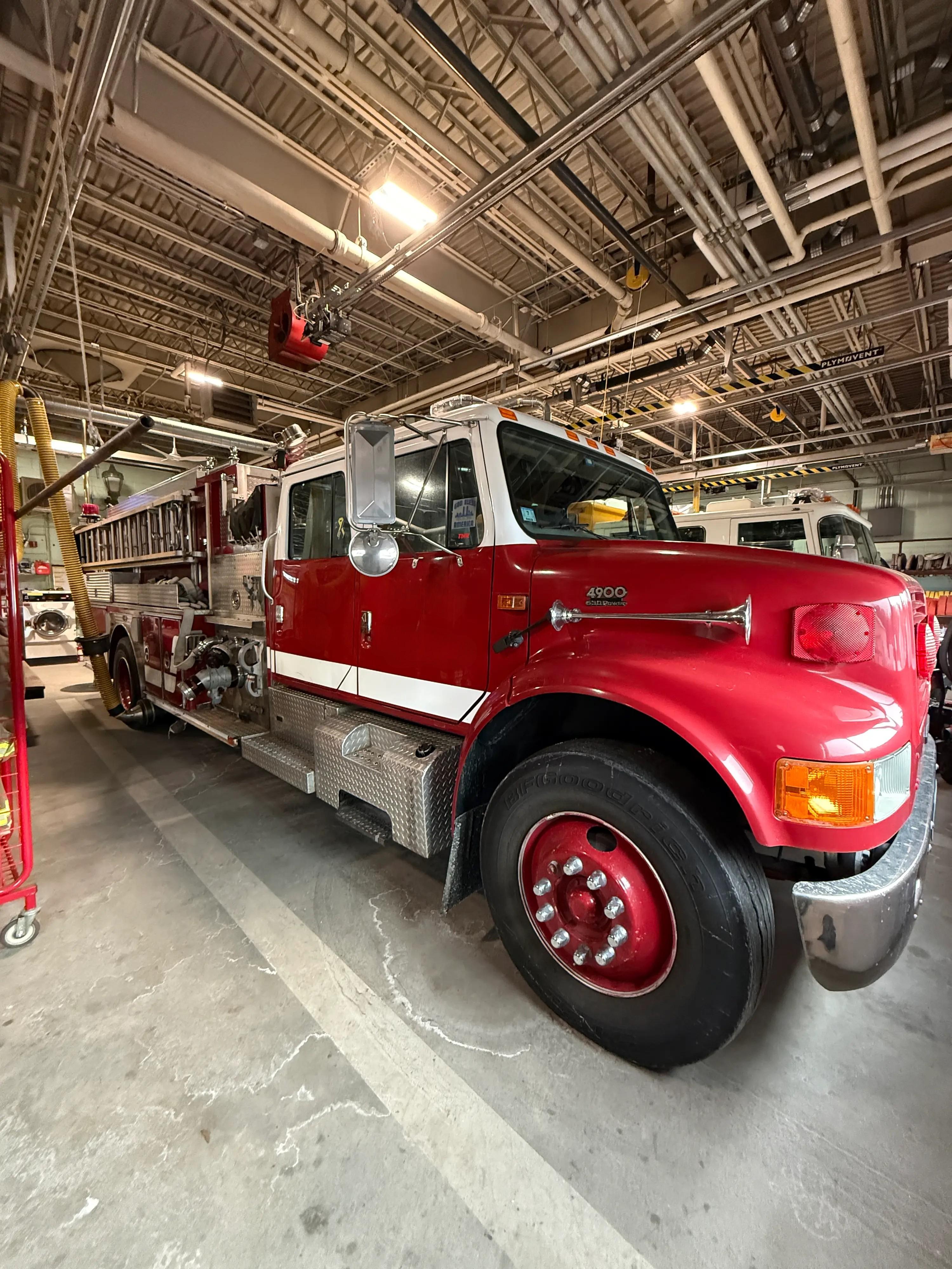 1995 E-One International Pumper - image 5