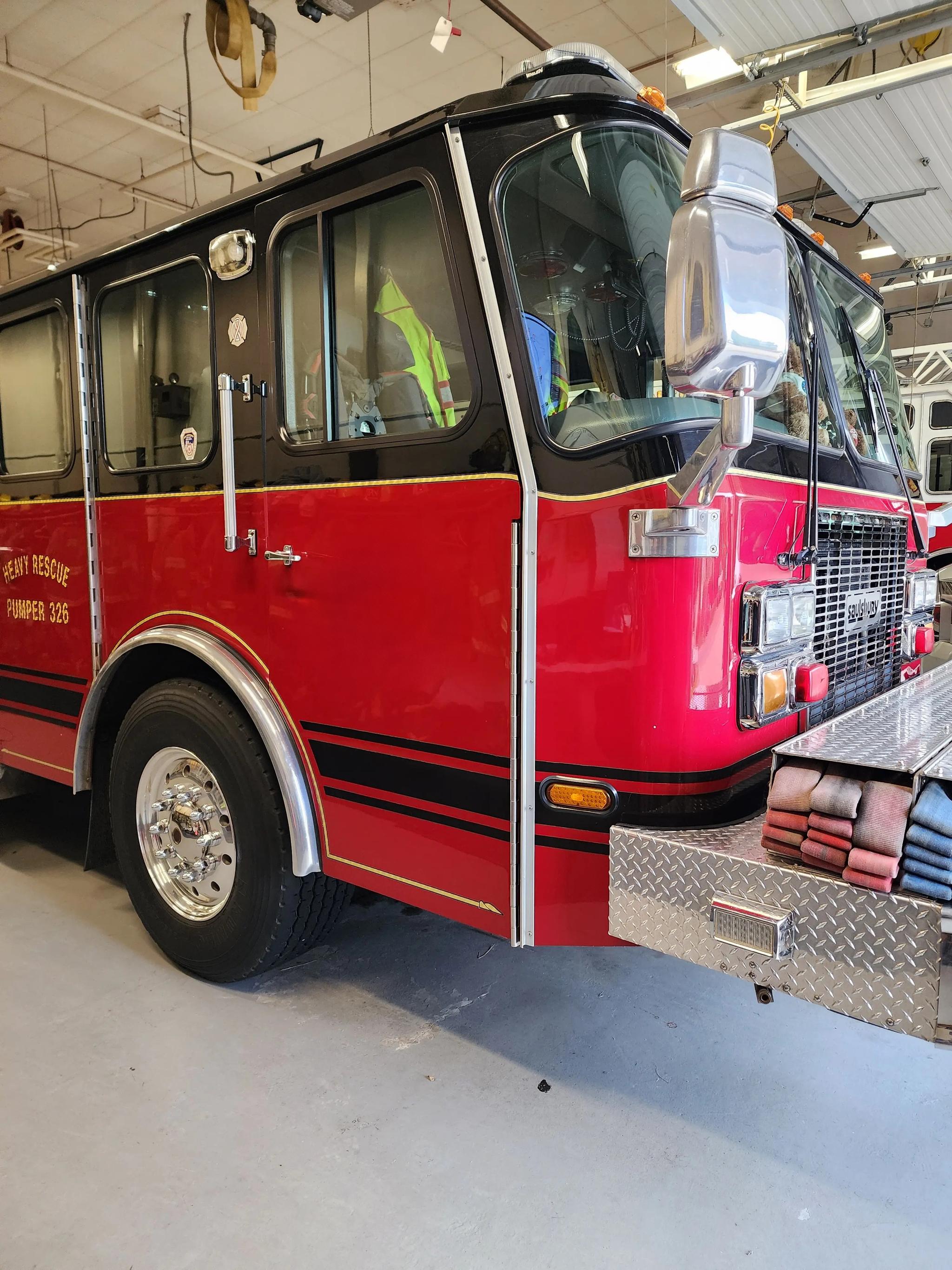 2002 Saulsbury E-One Rescue Pumper - image 4