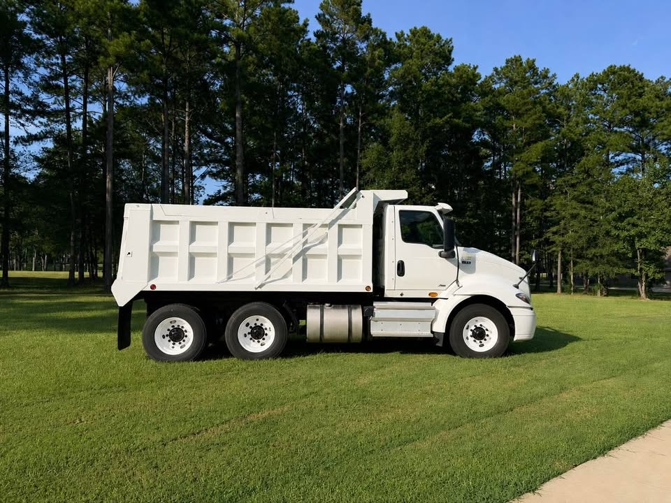 2021 International RH Dump Truck - image 5