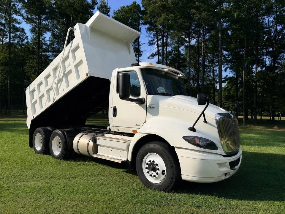 2021 International RH Dump Truck - image 2