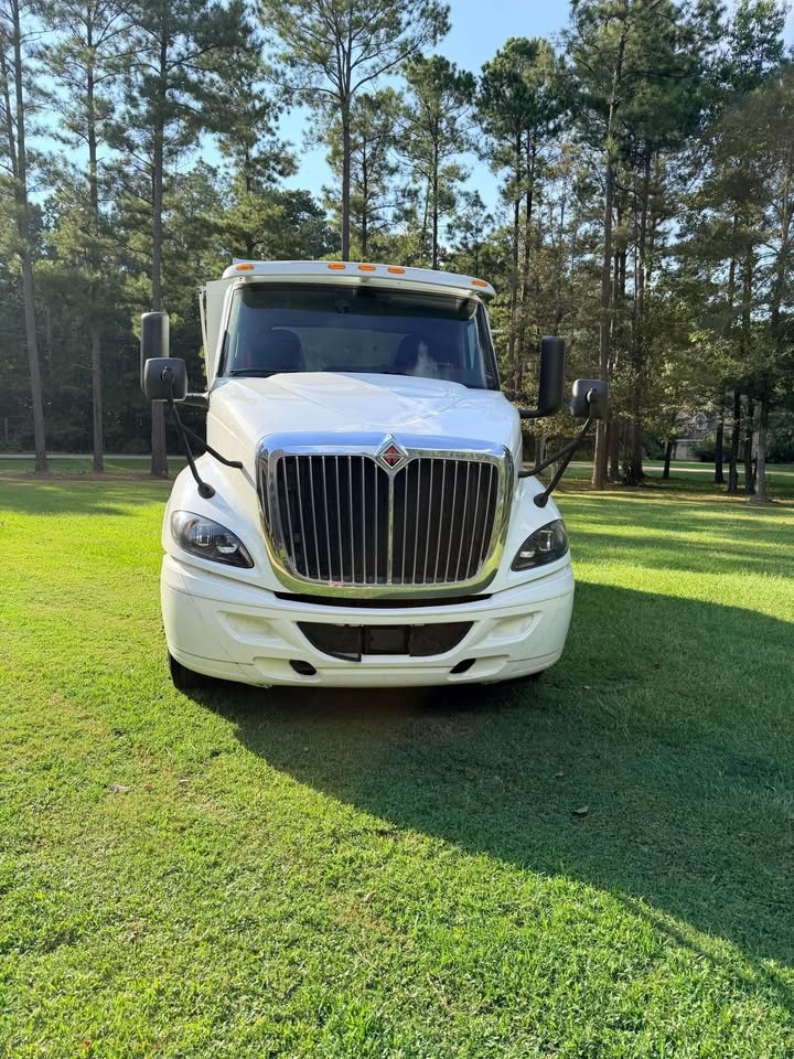 2021 International RH Dump Truck - image 3