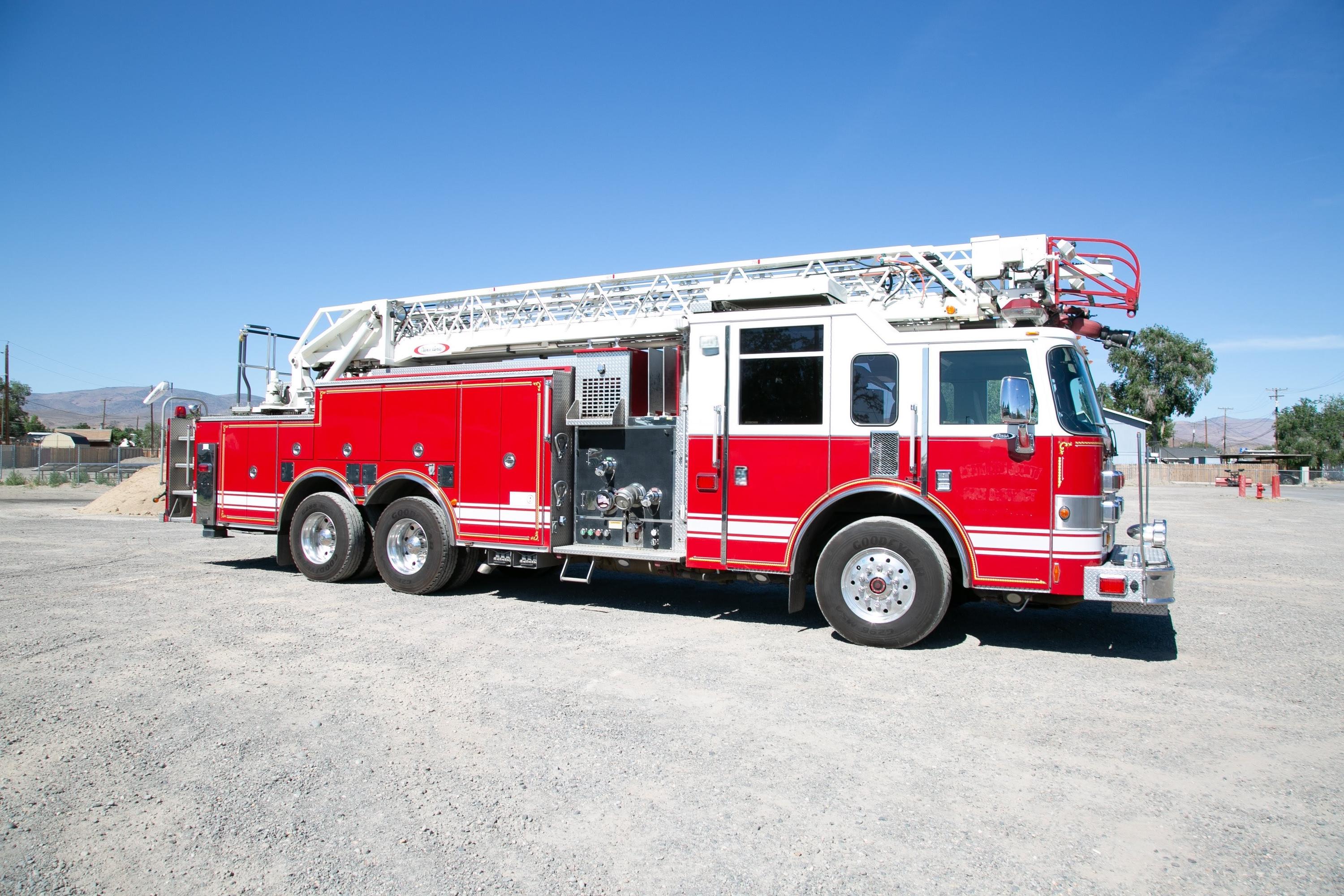2003 Pierce Dash 75' Quint - image 3