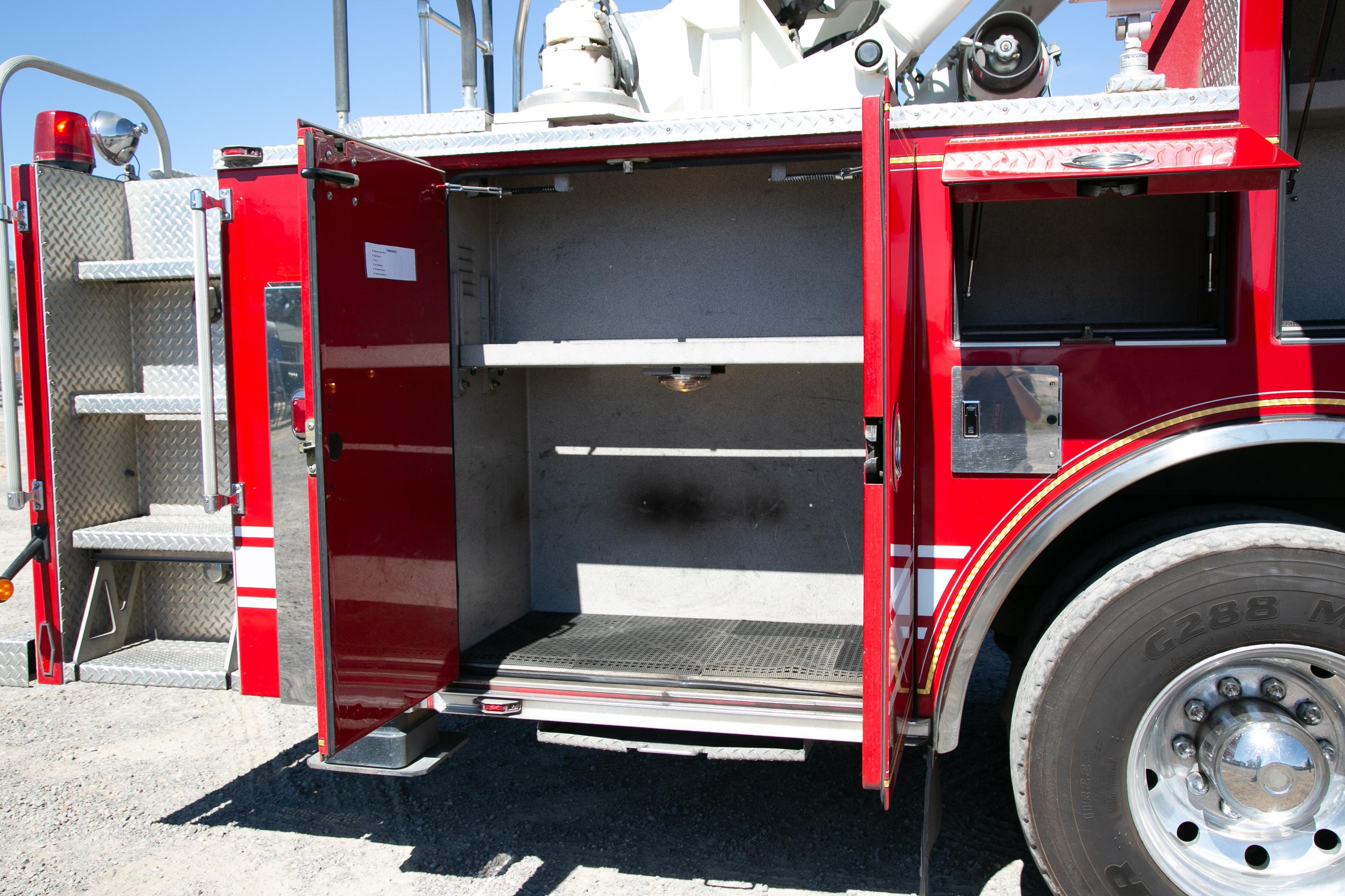 2003 Pierce Dash 75' Quint - image 8