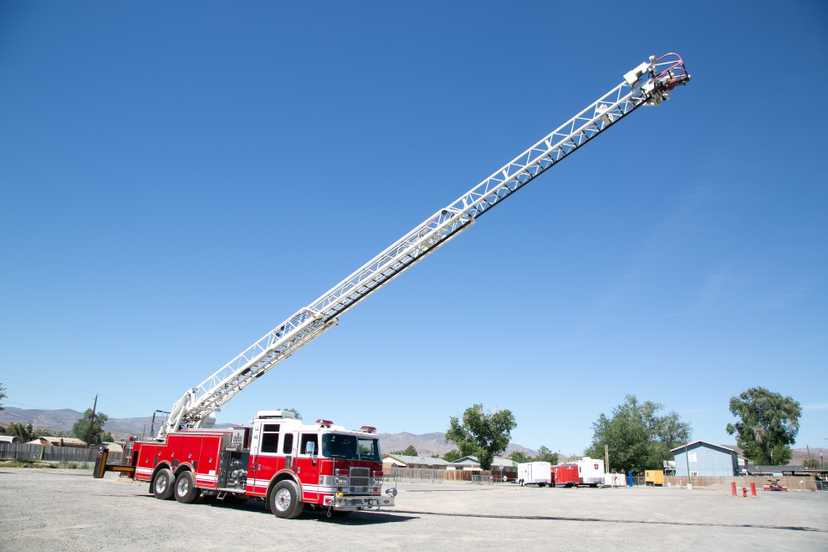 2003 Pierce Dash 75' Quint — photo 2