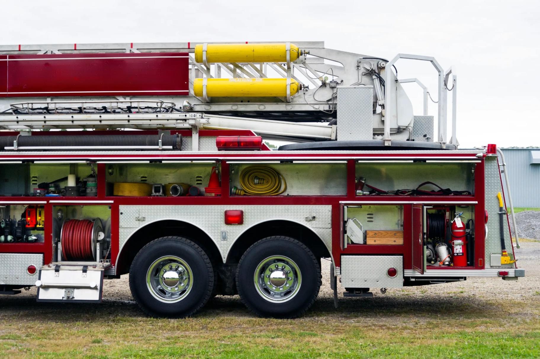 1988 E-One 95' Quint - image 11