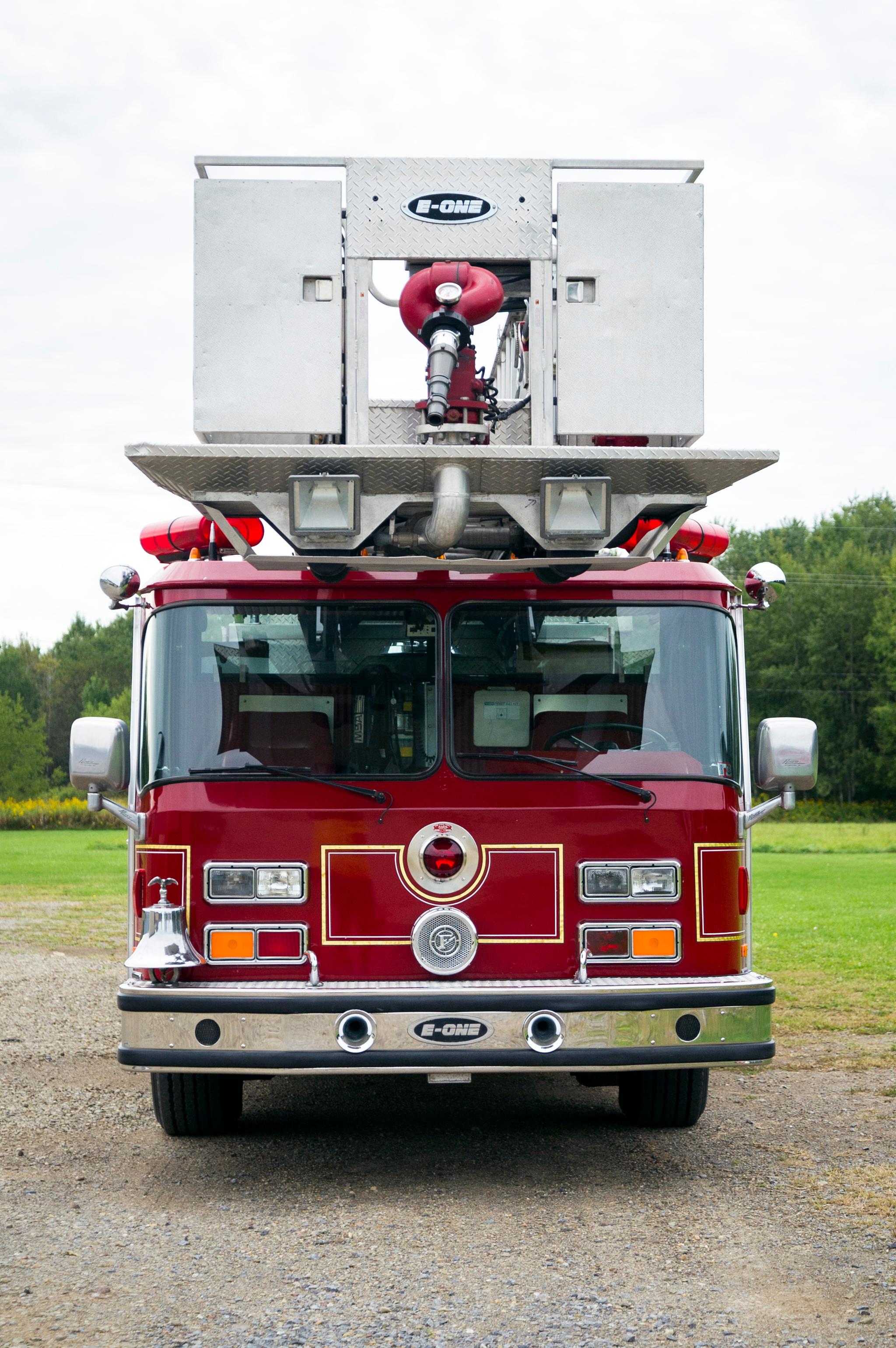 1988 E-One 95' Quint - image 1