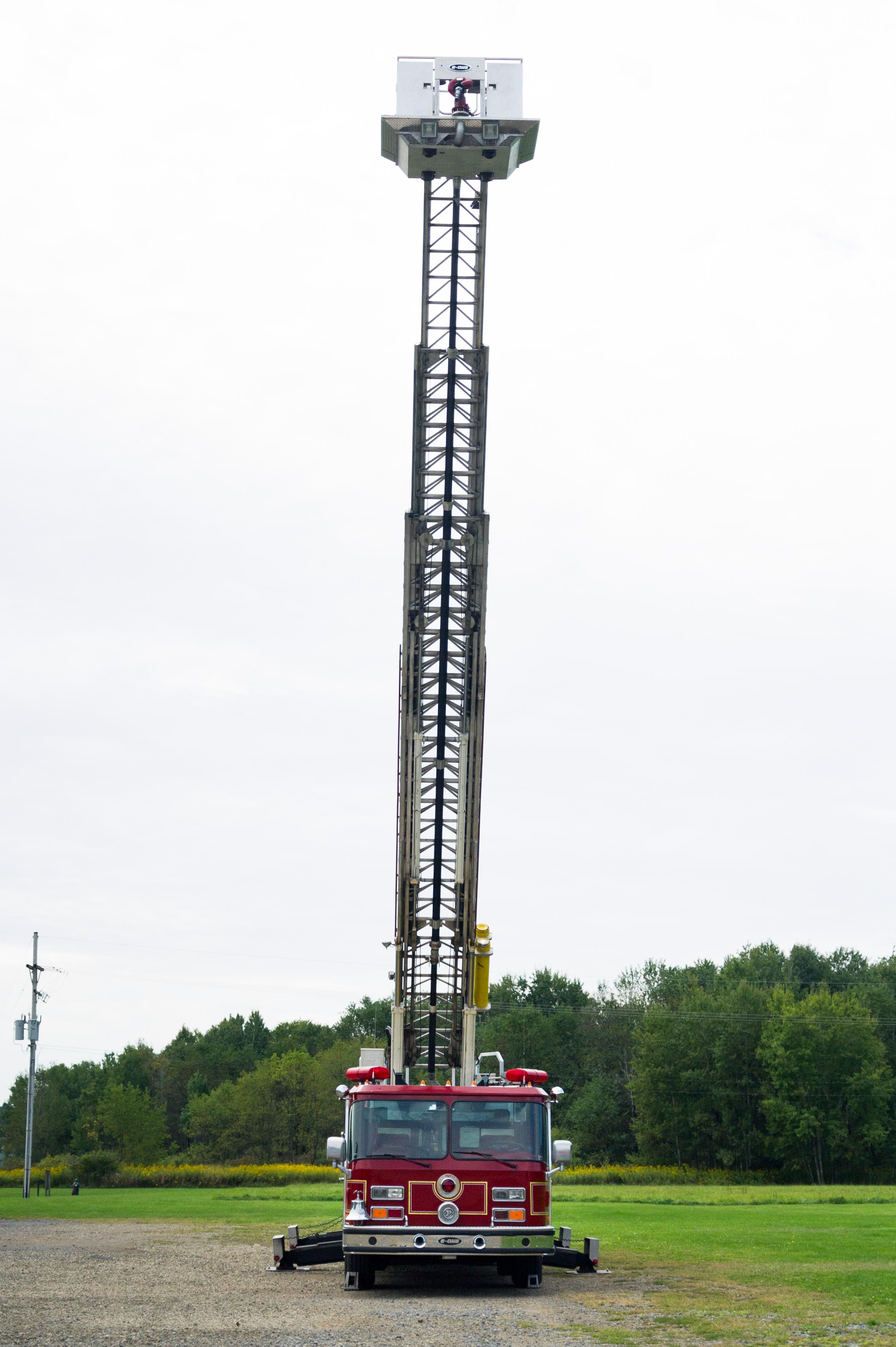1988 E-One 95' Quint - image 22