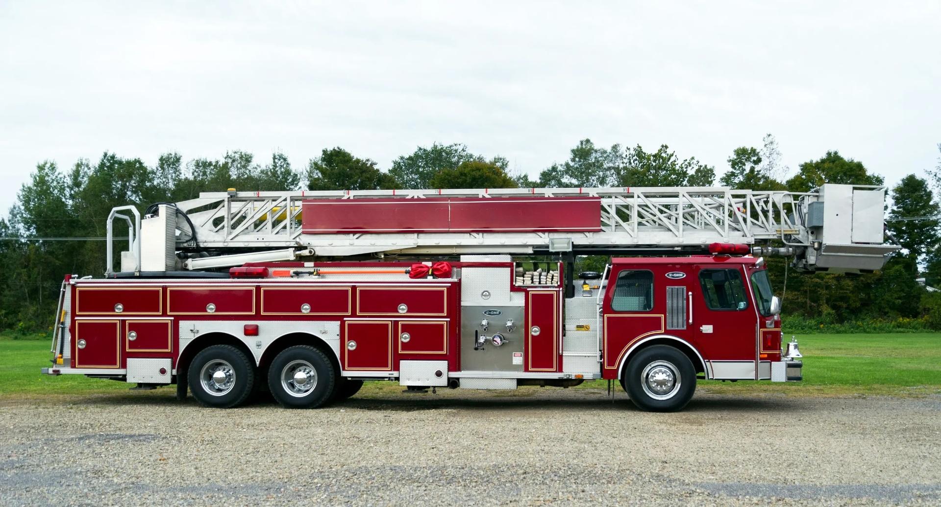 1988 E-One 95' Quint - image 2