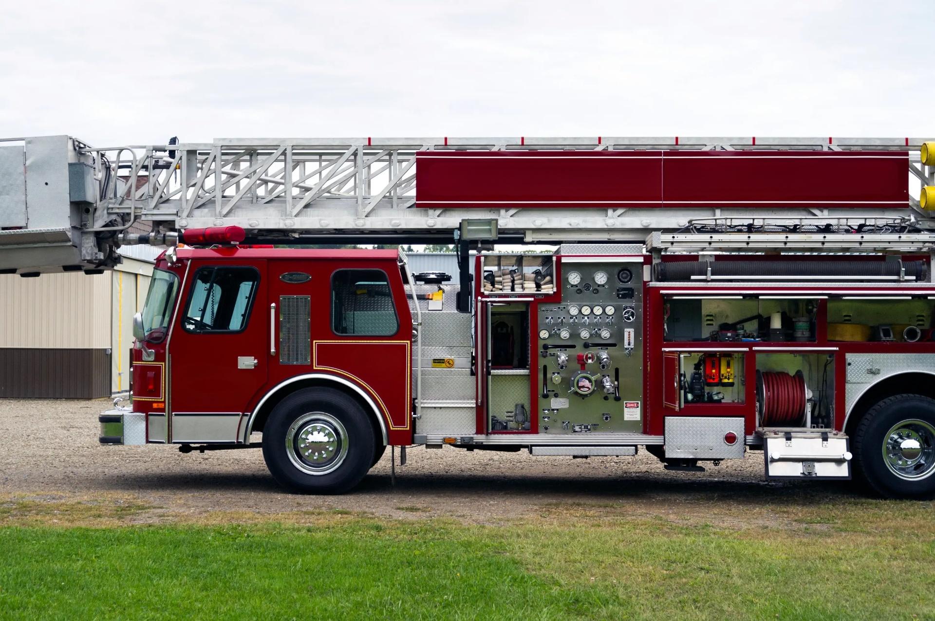 1988 E-One 95' Quint - image 12