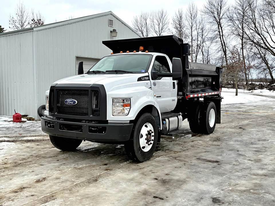 2022 Ford F-750 Dump Truck - image 1