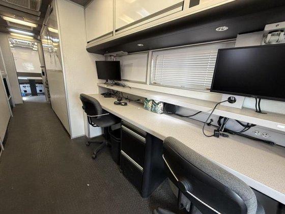 2004 Freightliner Command Center - image 32