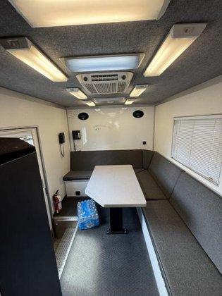 2004 Freightliner Command Center - image 20