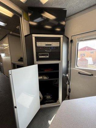2004 Freightliner Command Center - image 19