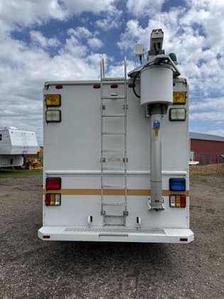 2004 Freightliner Command Center — photo 3