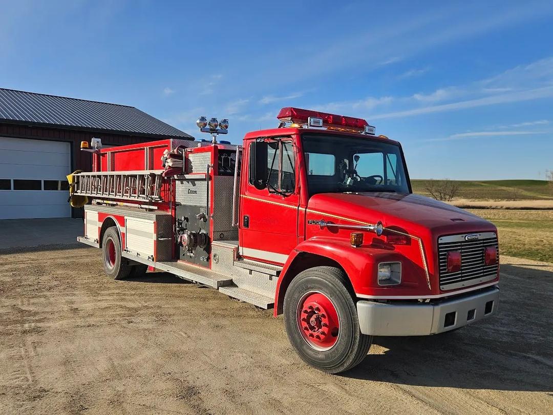 1999 Freightliner FL70 Darley Pumper Tanker
