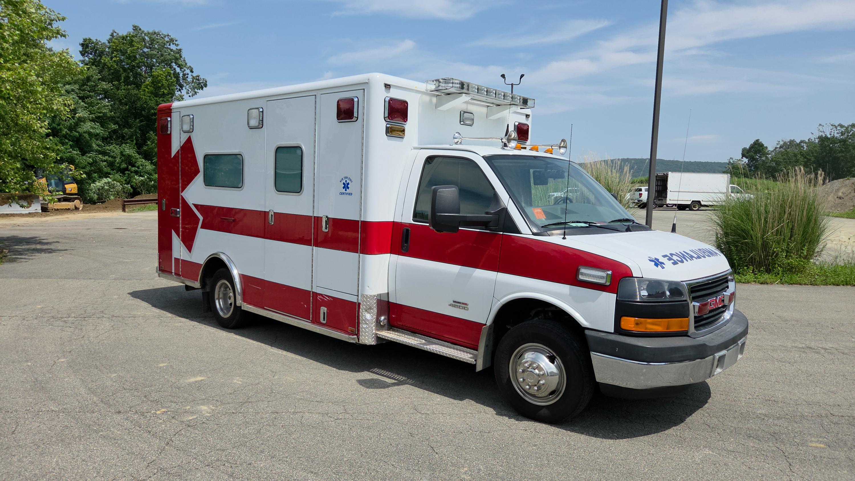 2009 Horton Chevrolet Type III Ambulance - image 2