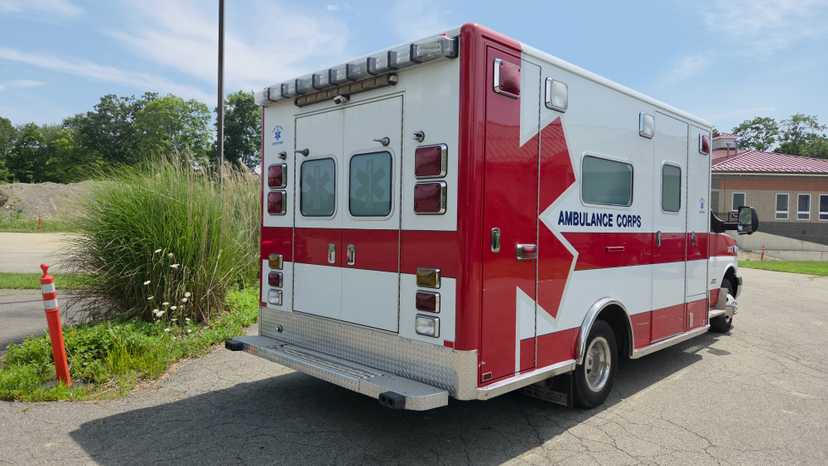 2009 Horton Chevrolet Type III Ambulance — photo 3