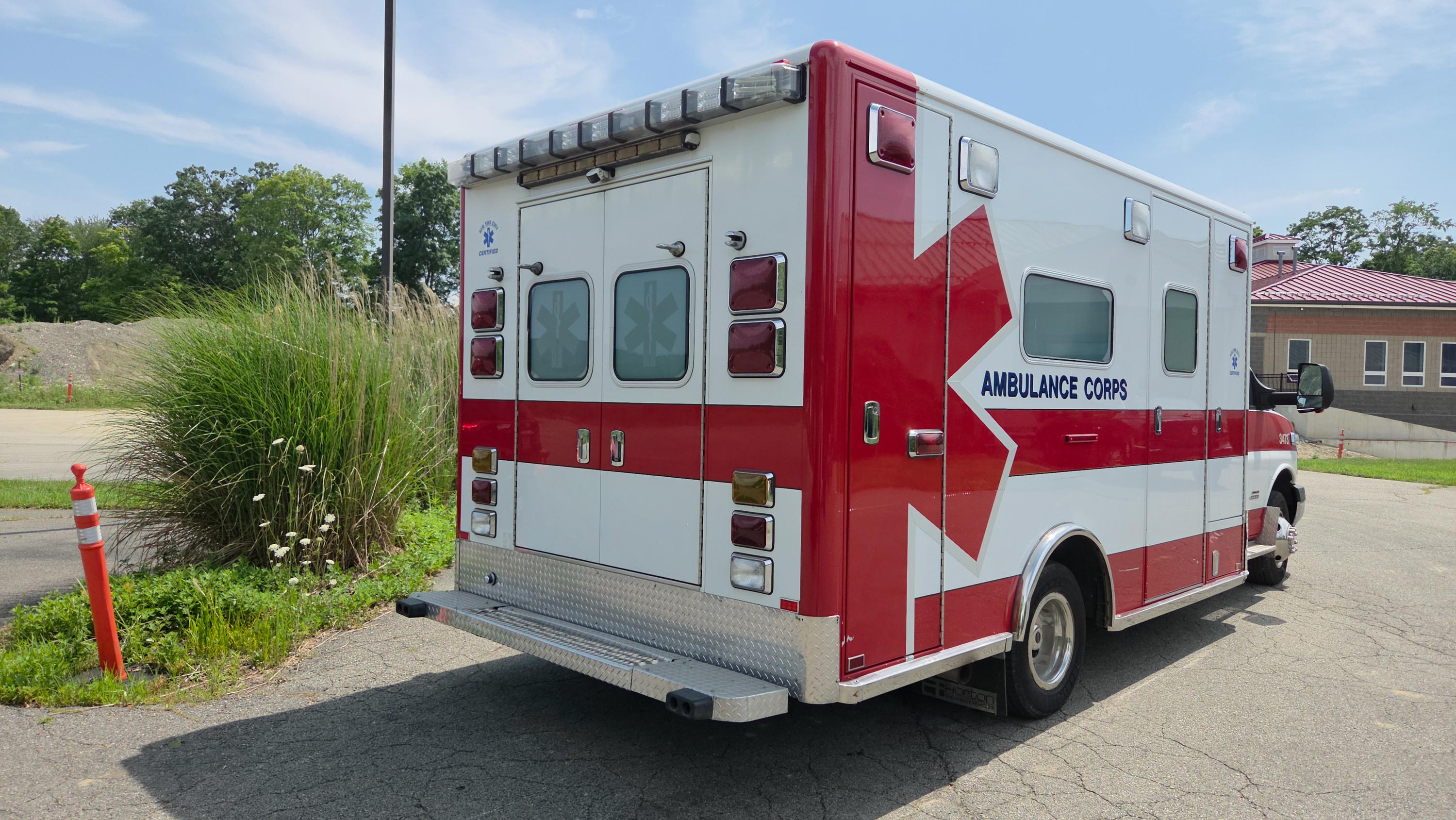 2009 Horton Chevrolet Type III Ambulance - image 3