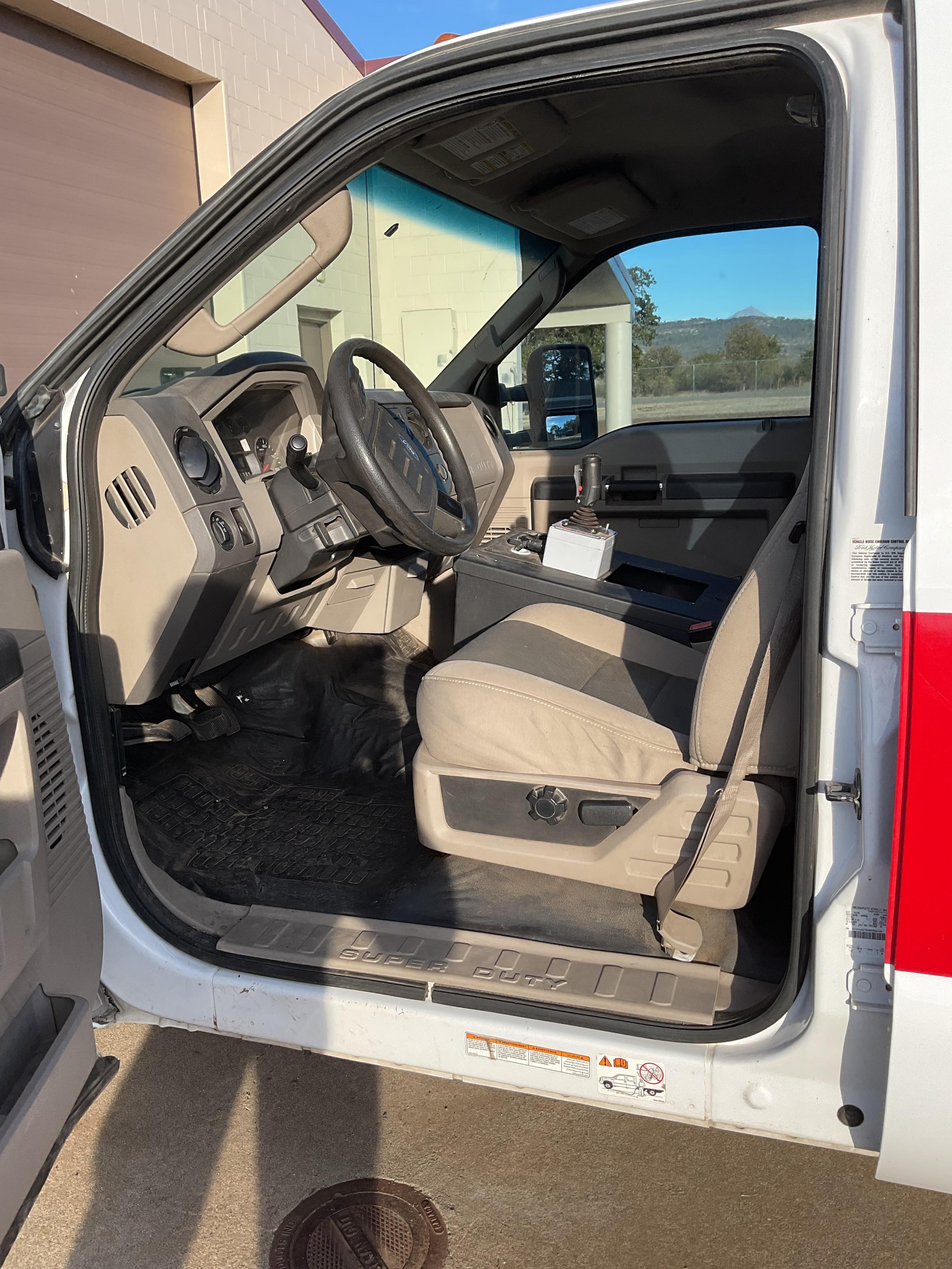 2008 Ford Brush Truck - image 9