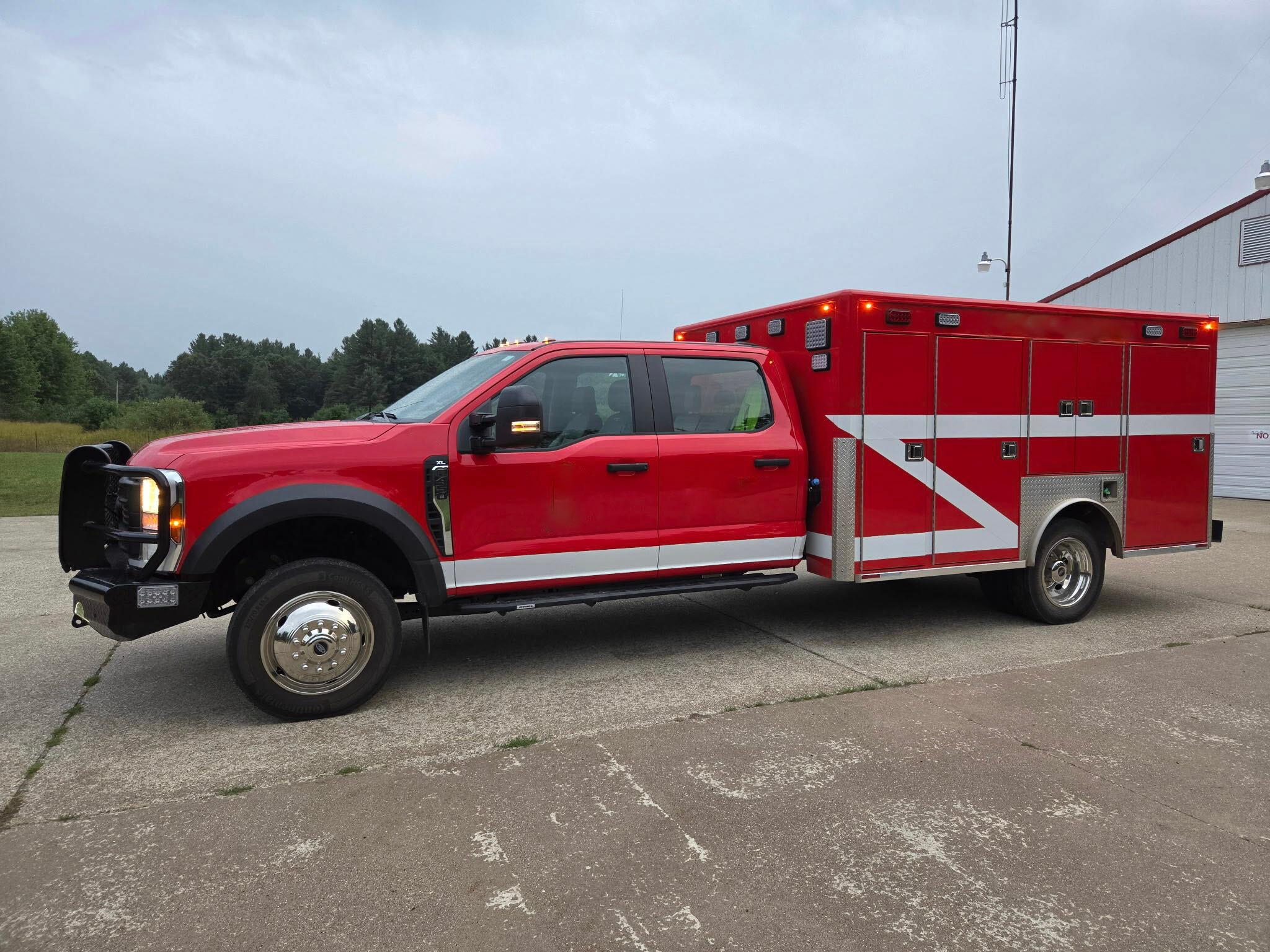2024 Spencer Ford 4x4 Light Rescue - image 4