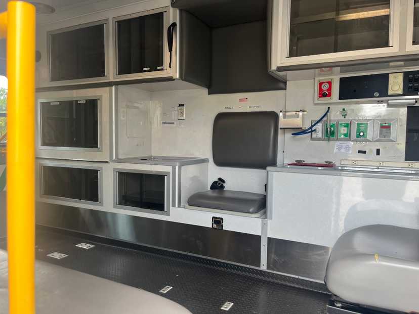 2010 Wheeled Coach Chevrolet Type III Ambulance — photo 5