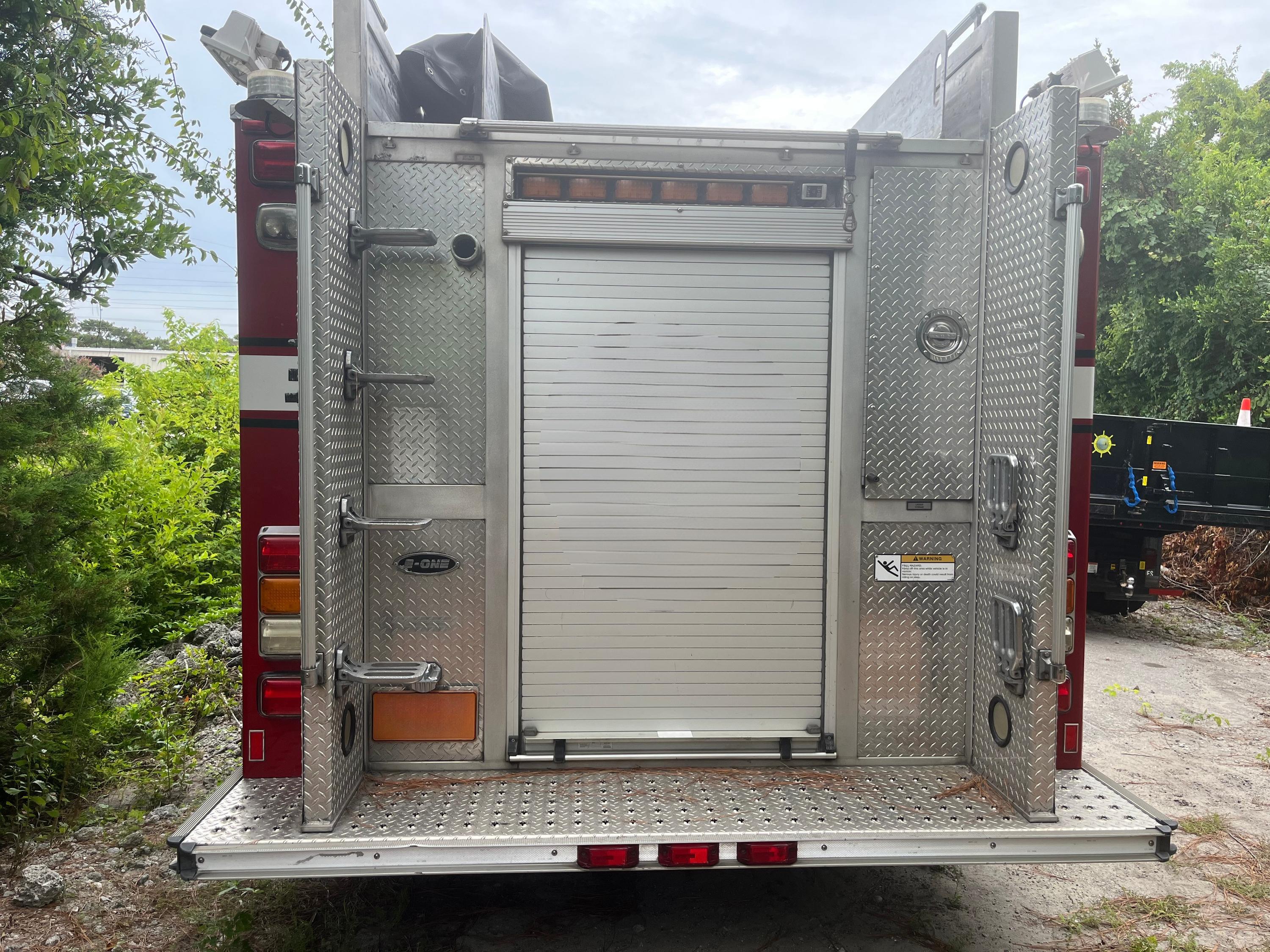 2009 E-One Typhoon Pumper - image 5
