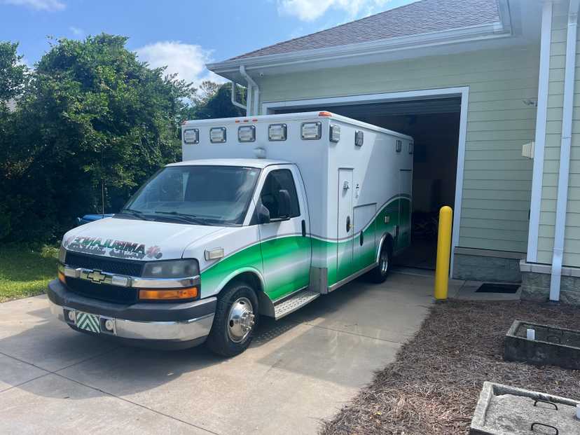 2010 Wheeled Coach Chevrolet Type III Ambulance — photo 2