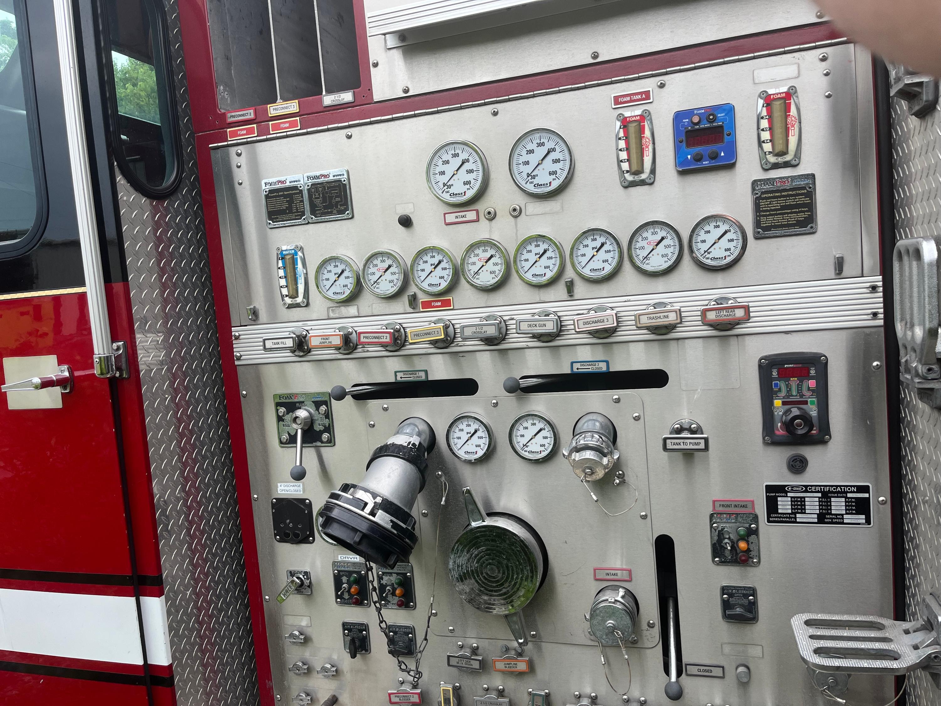 2009 E-One Typhoon Pumper - image 7