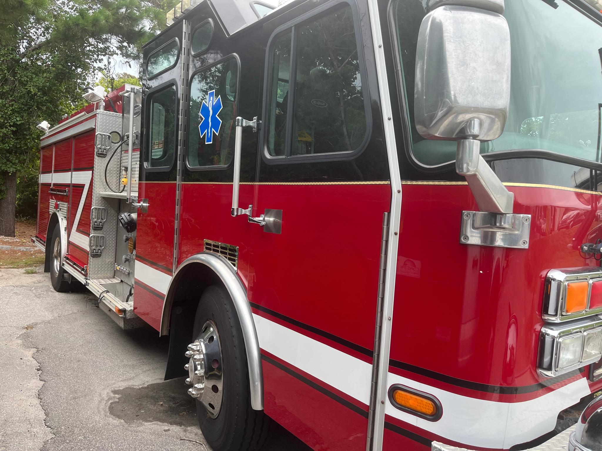2009 E-One Typhoon Pumper - image 3