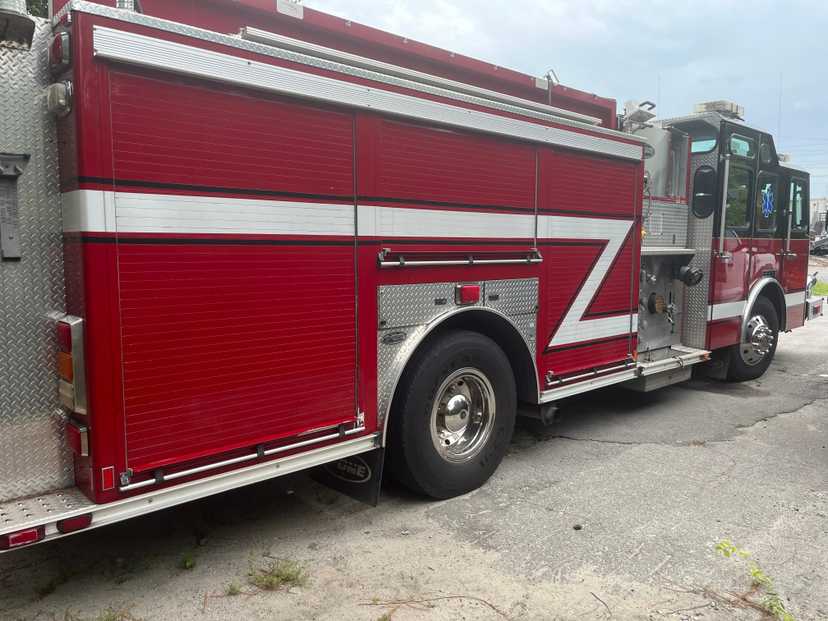 2009 E-One Typhoon Pumper — photo 4