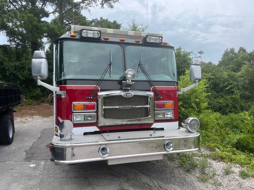 2009 E-One Typhoon Pumper — photo 2