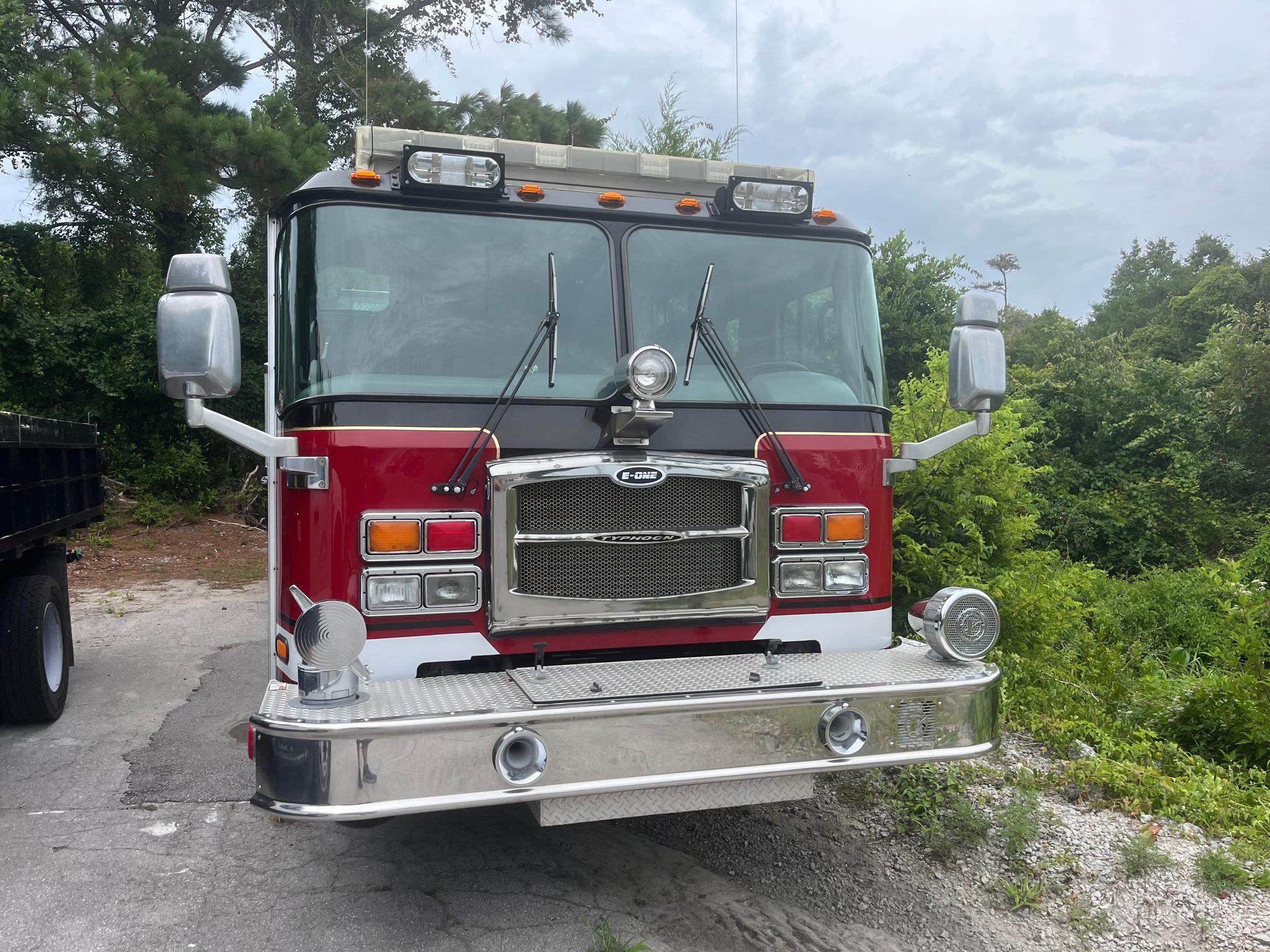 2009 E-One Typhoon Pumper - image 2