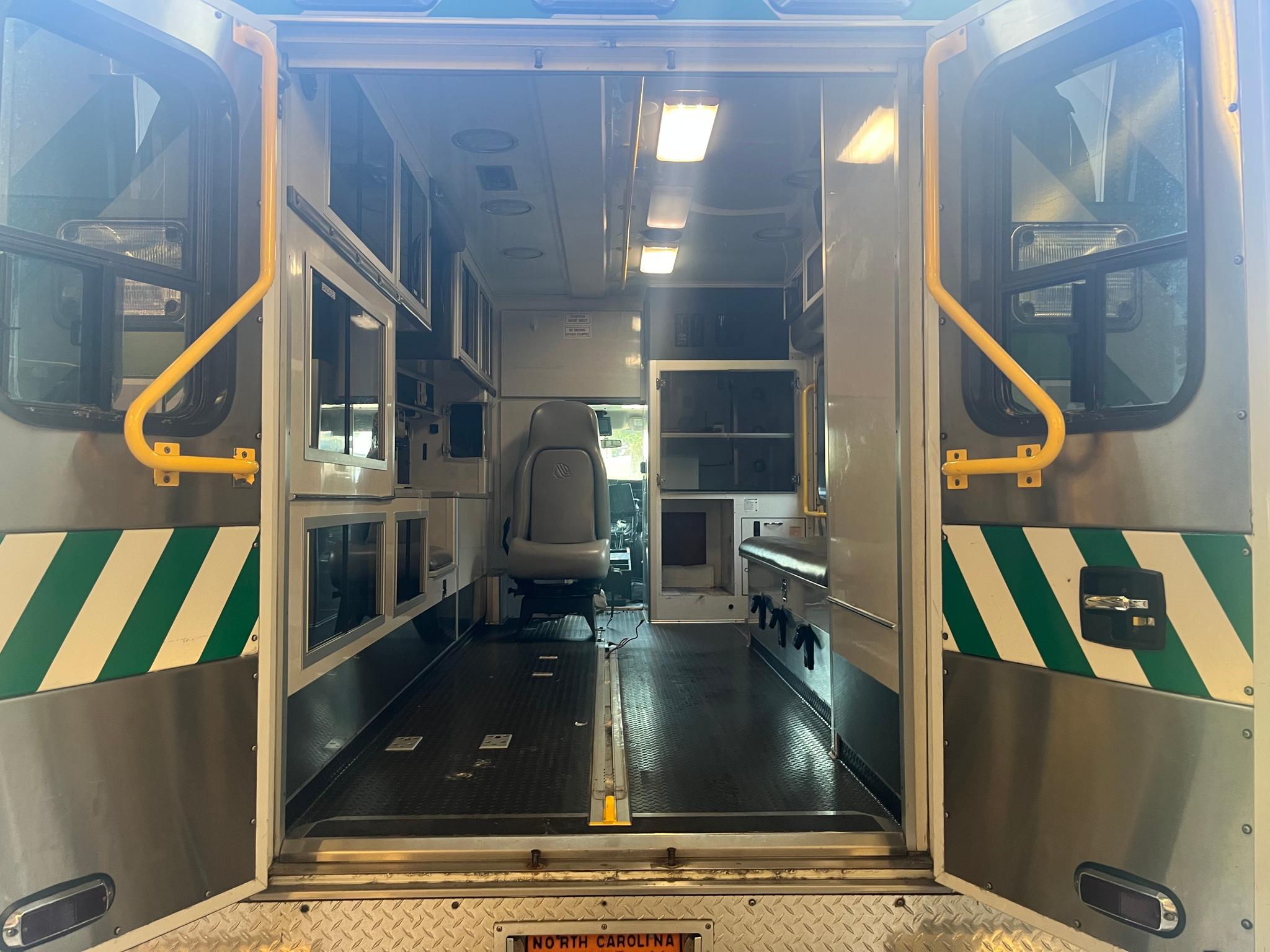 2010 Wheeled Coach Chevrolet Type III Ambulance - image 4