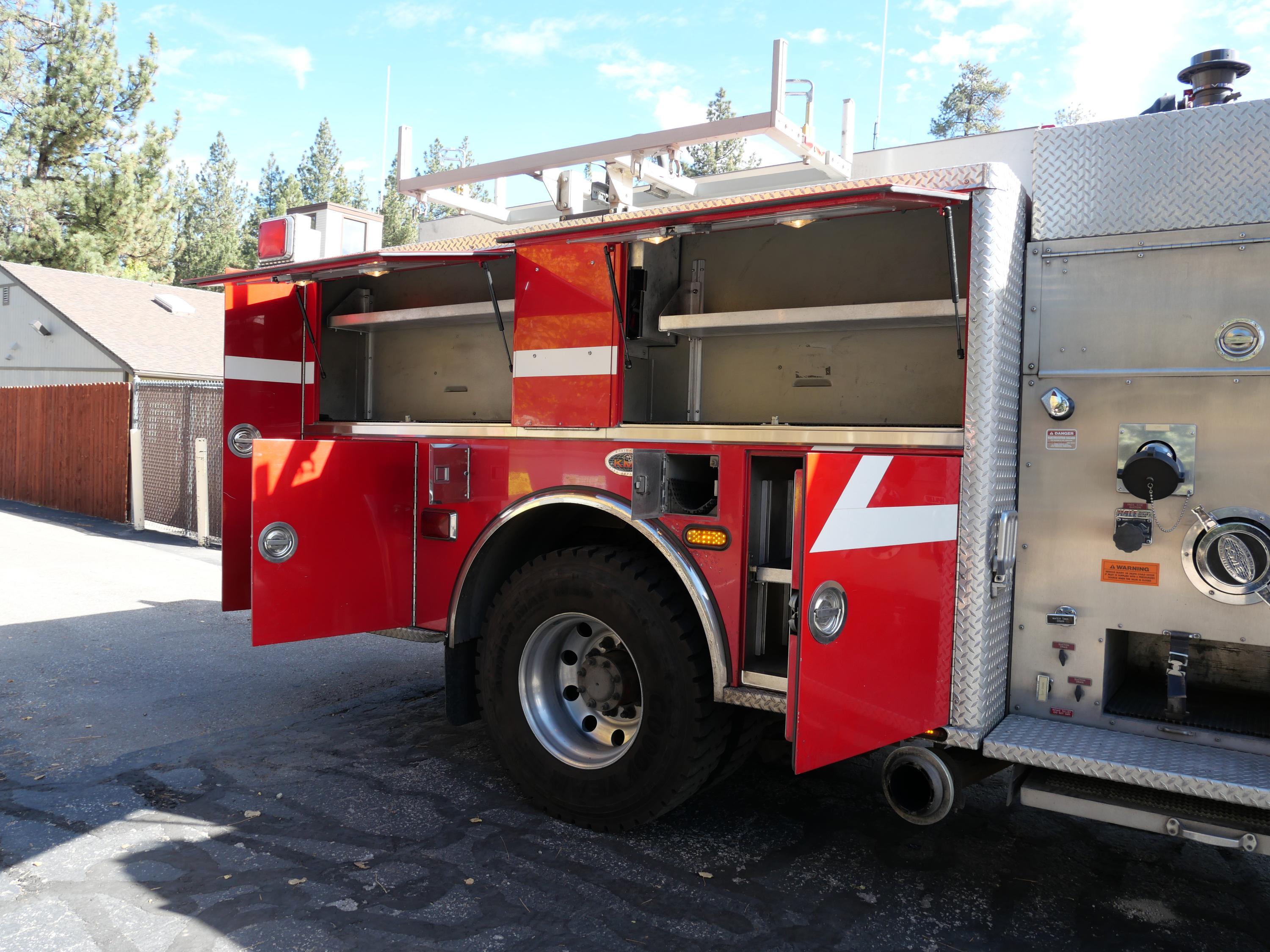 2004 KME 4x4 Pumper - image 10