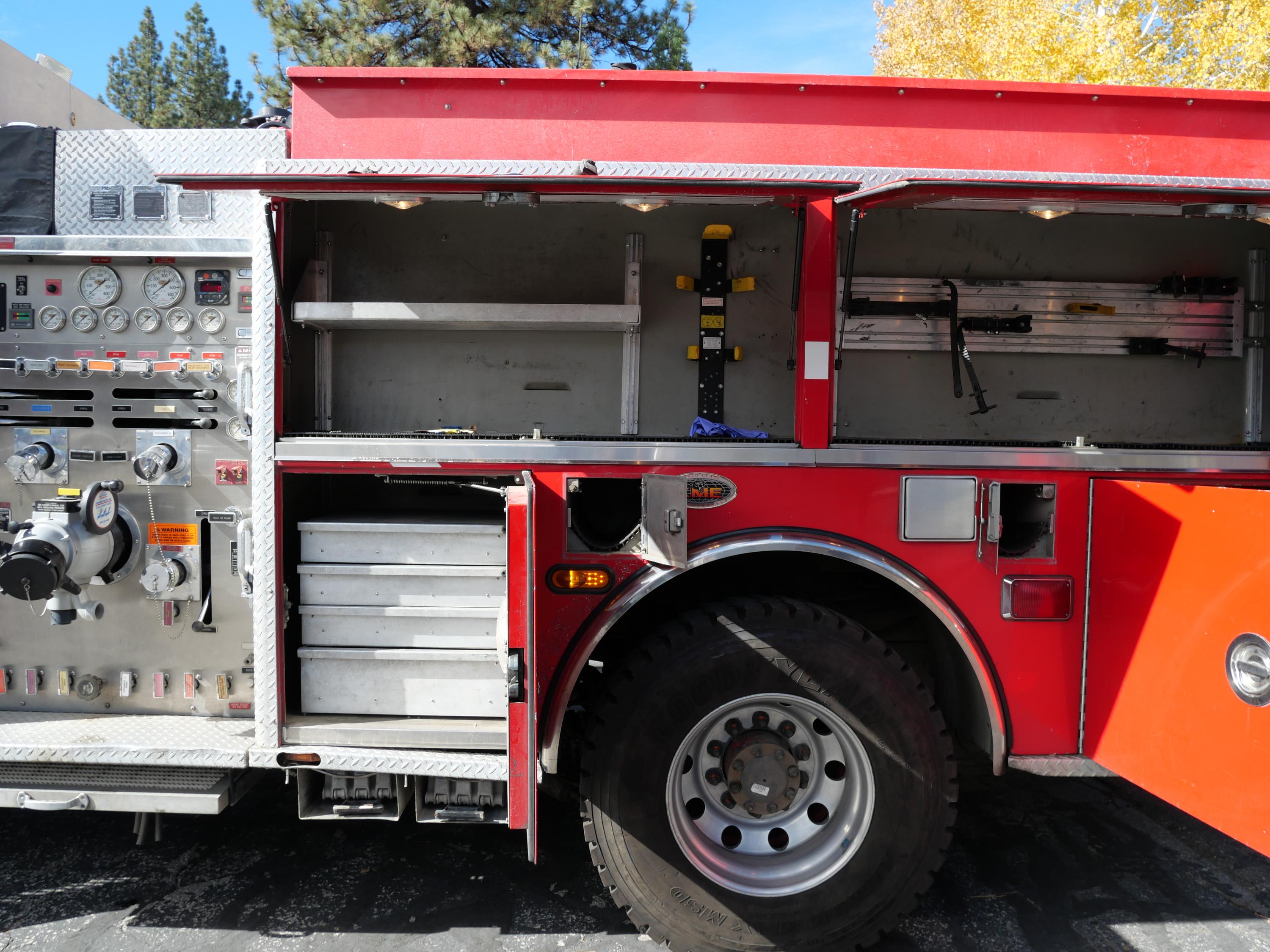 2004 KME 4x4 Pumper - image 8