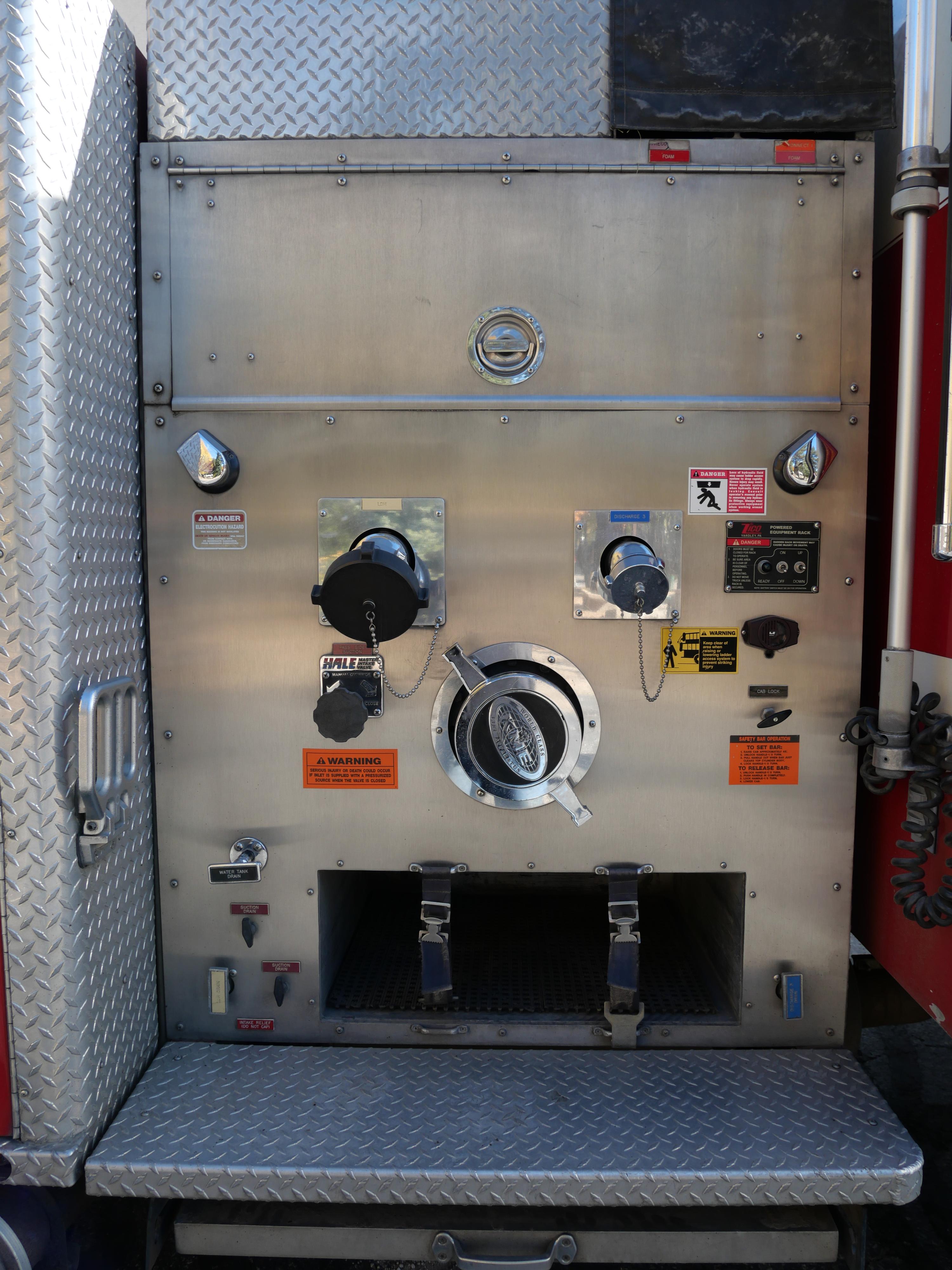 2004 KME 4x4 Pumper - image 29