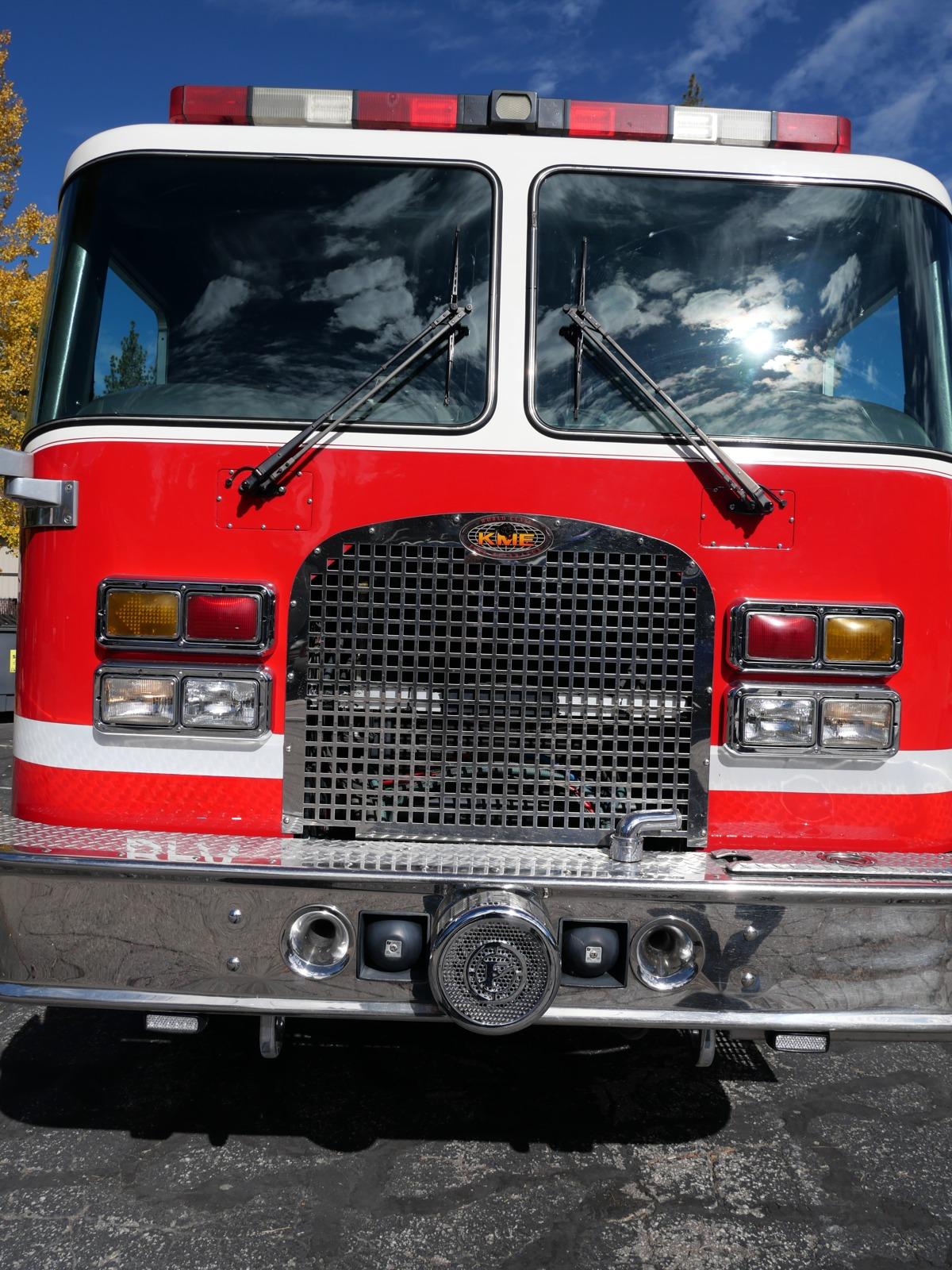 2004 KME 4x4 Pumper - image 3