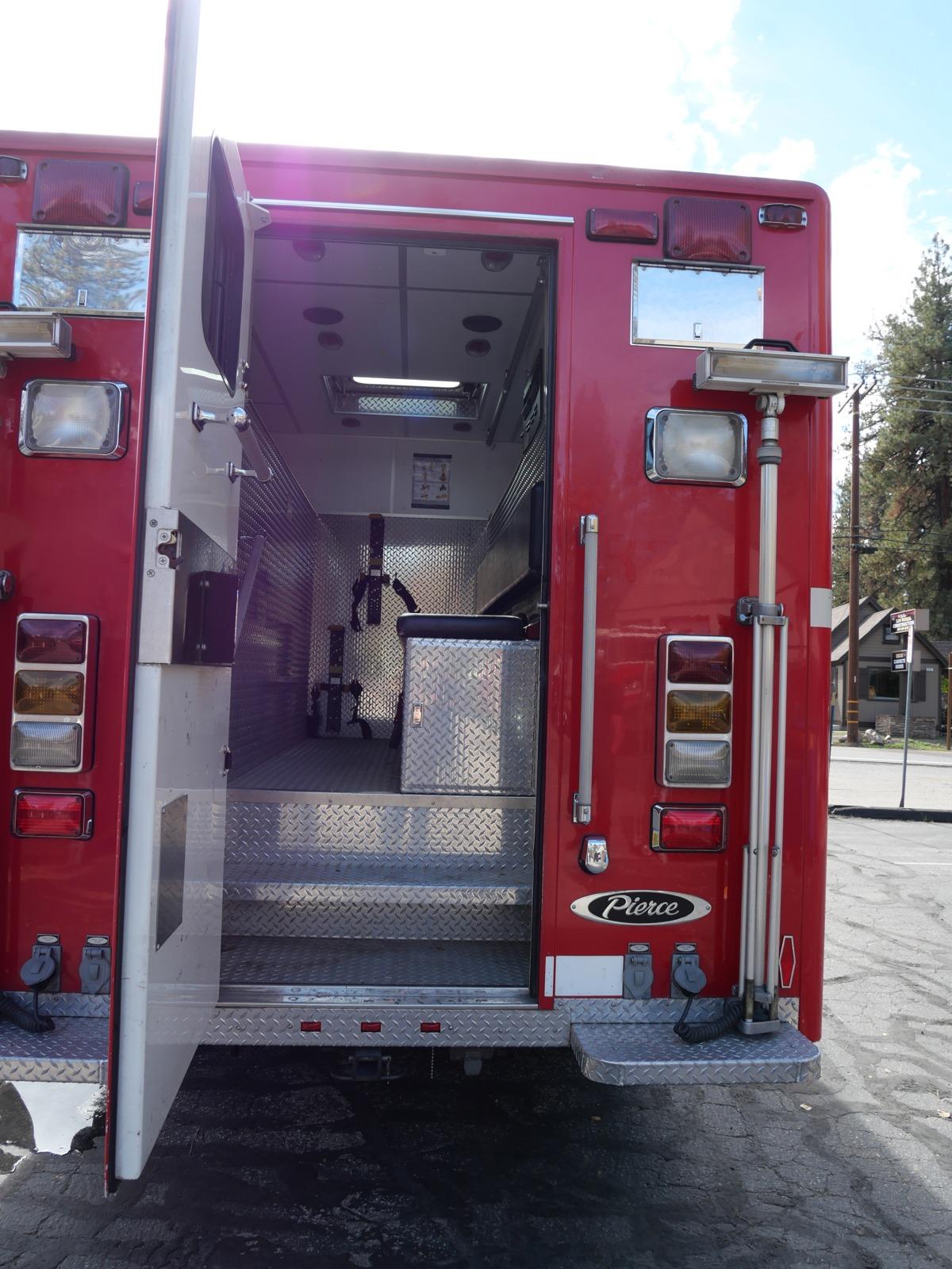 2003 Pierce 7400 4x4 Medium Rescue - image 17