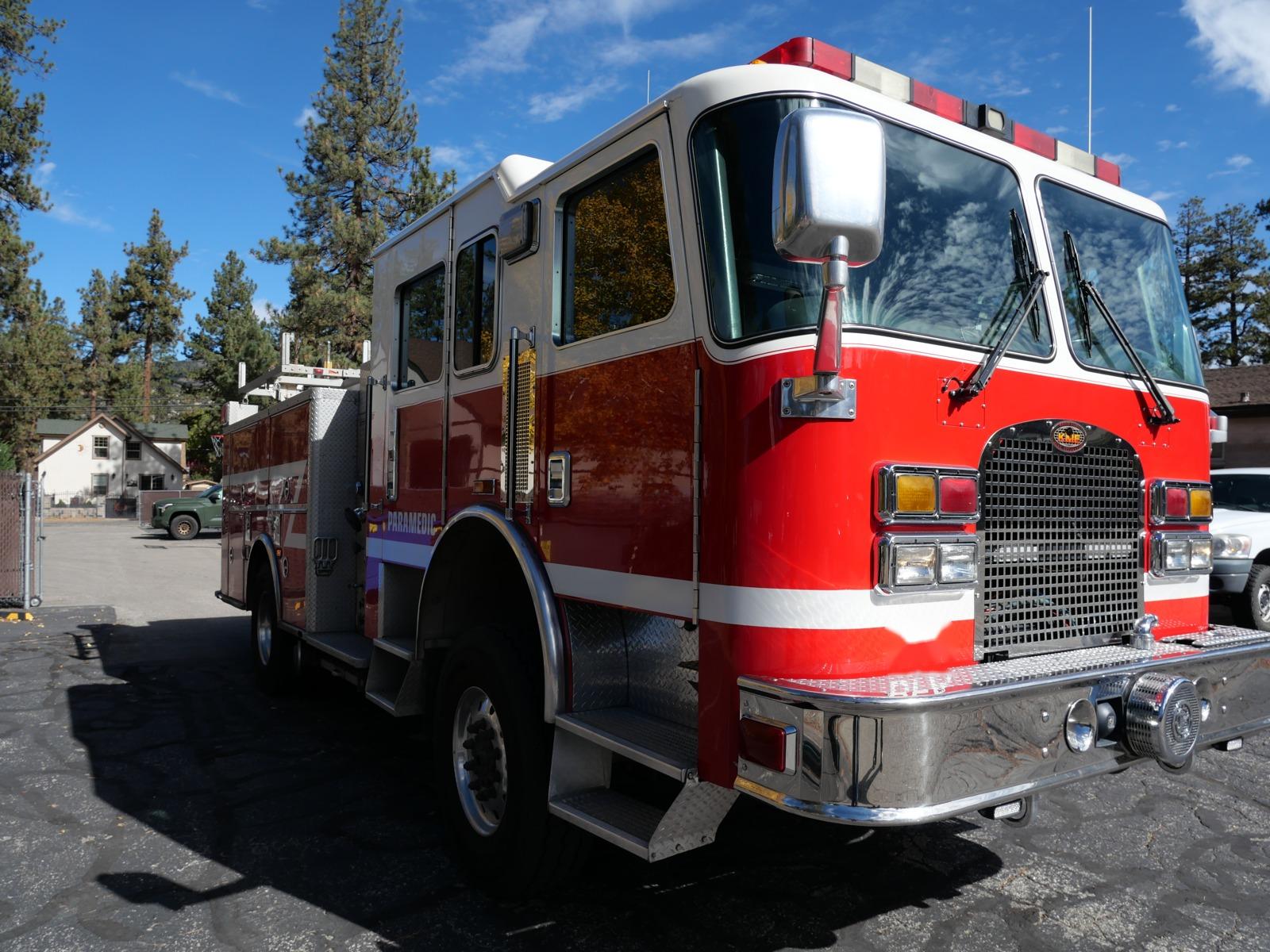 2004 KME 4x4 Pumper - image 2