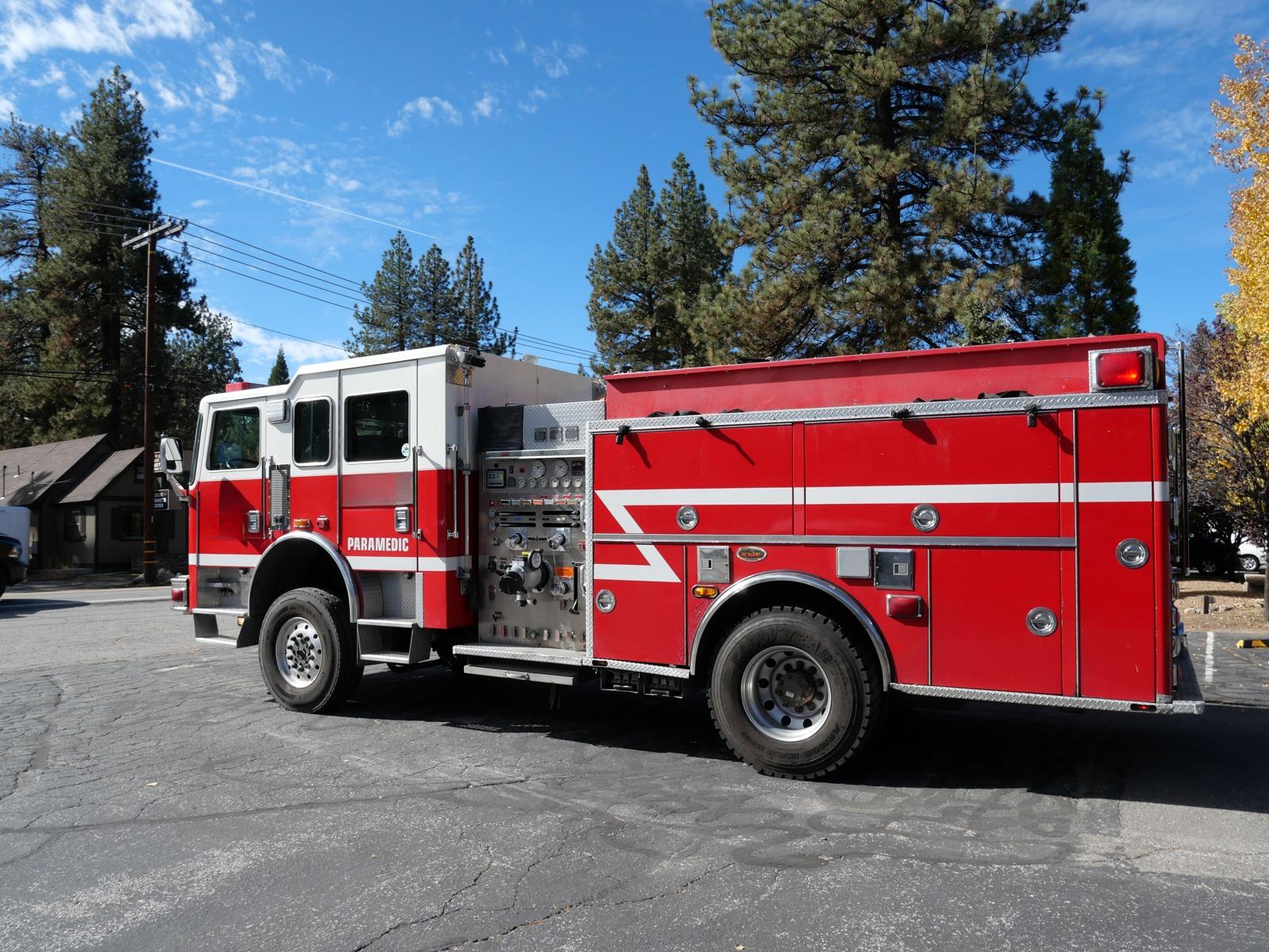 2004 KME 4x4 Pumper - image 4