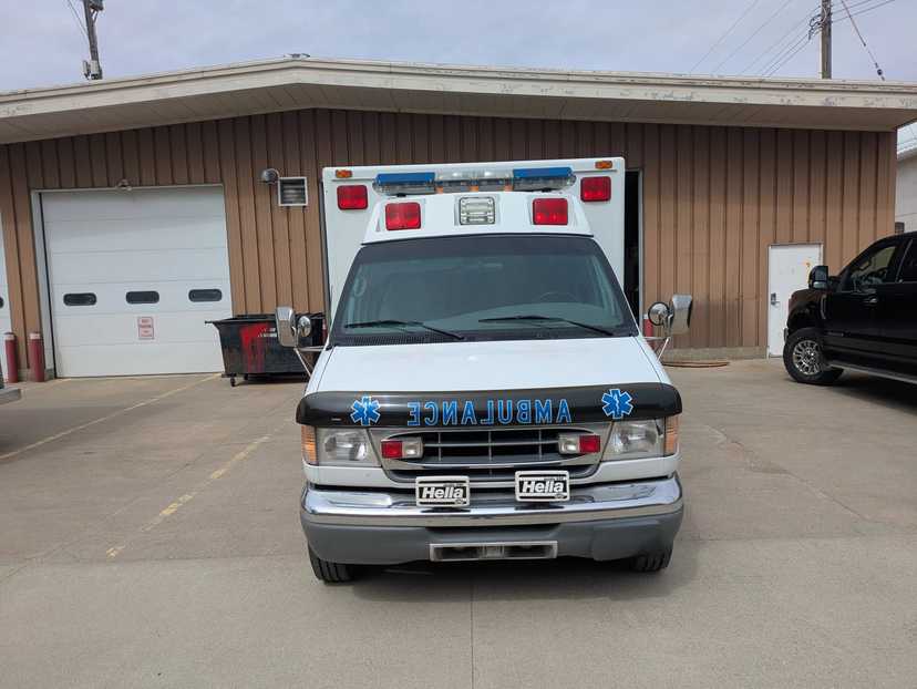 2000 MedTec Ford Type III Ambulance — photo 3