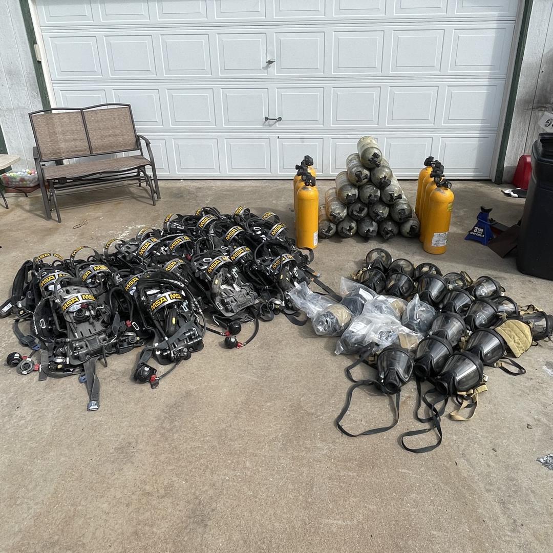 Lot of MSA SCBA Breathing Apparatus equipment: 24 masks, 23 tanks, 22 apparatus