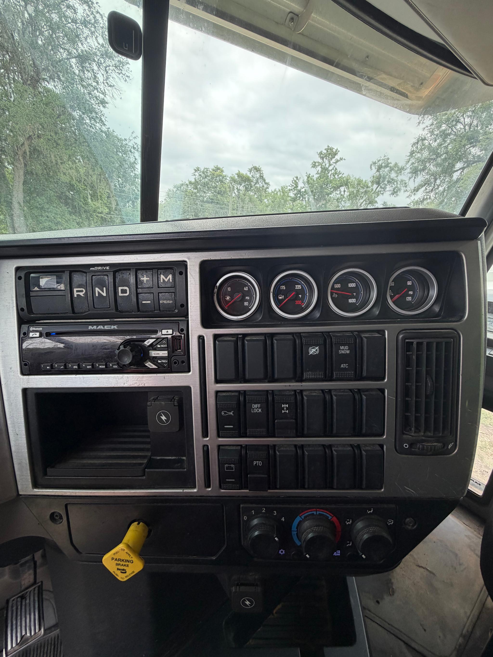 2019 Mack GR 64 B Dump Truck - image 5