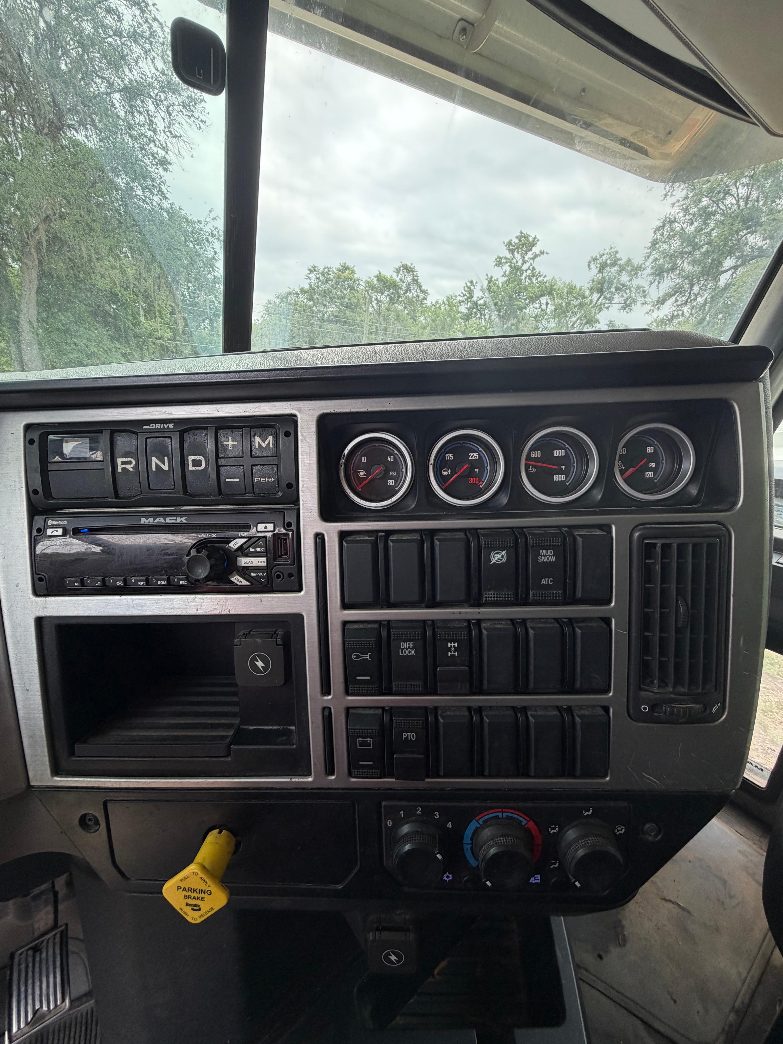 2019 Mack GR 64 B Dump Truck - image 5