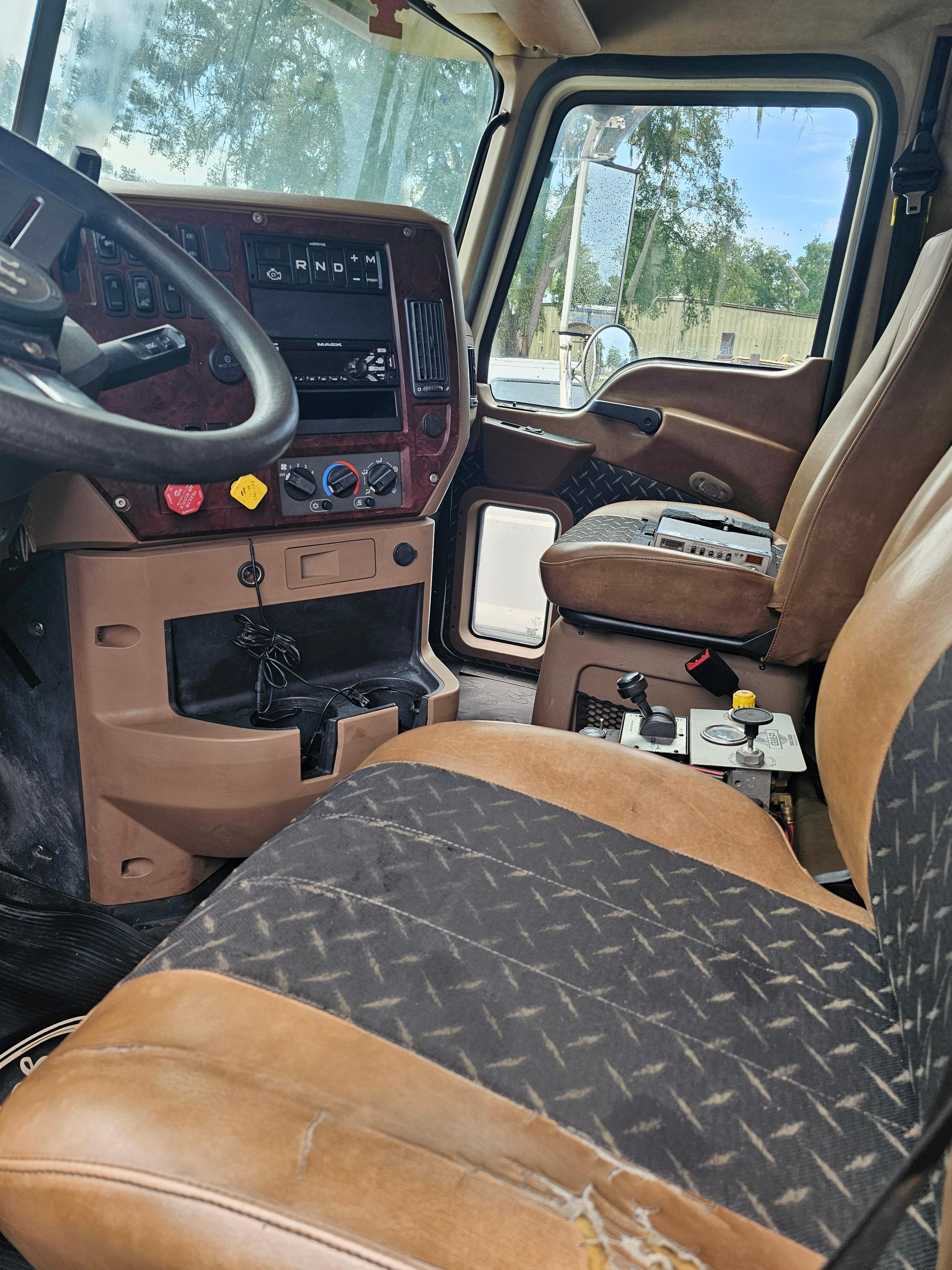 2019 Mack GR 64 B Dump Truck - image 7