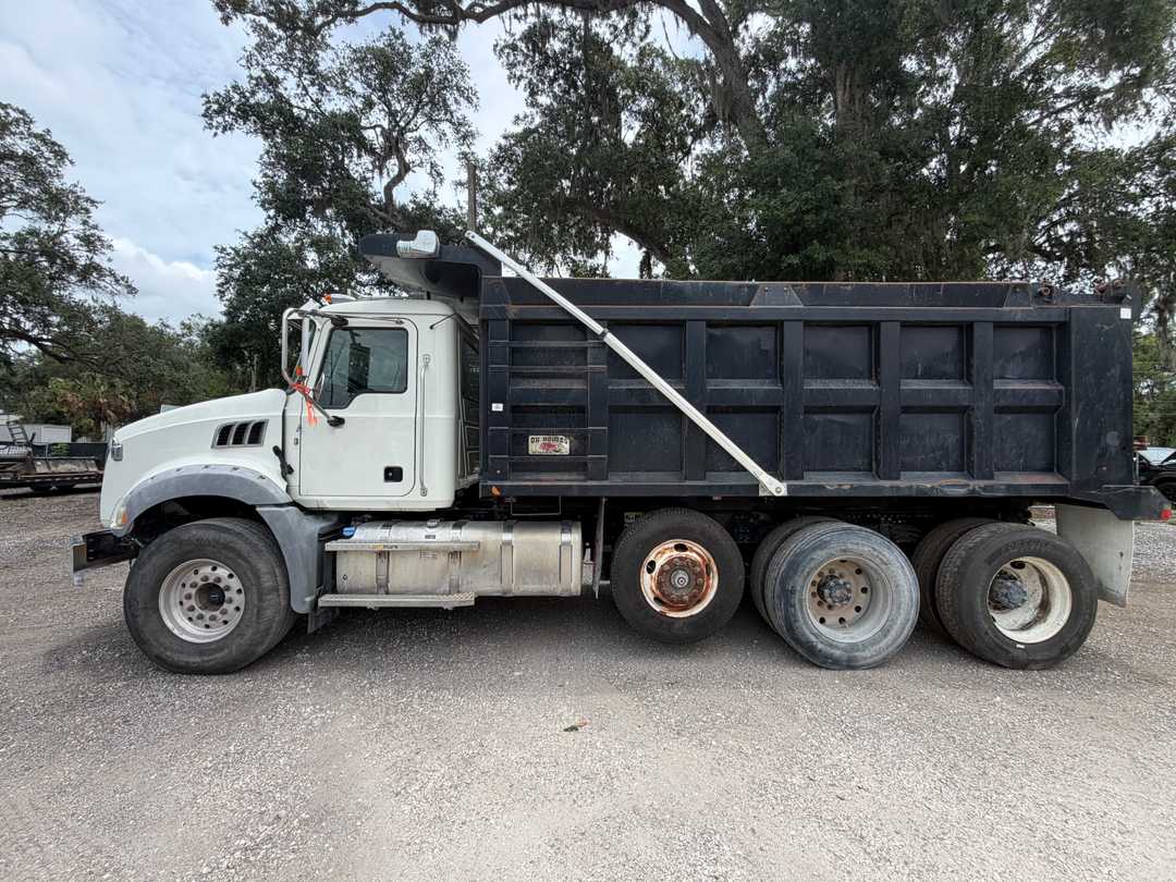 2019 Mack GR 64 B Dump Truck